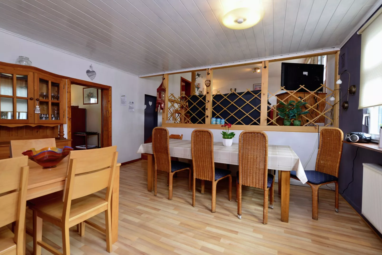 Elpetal-Dining room
