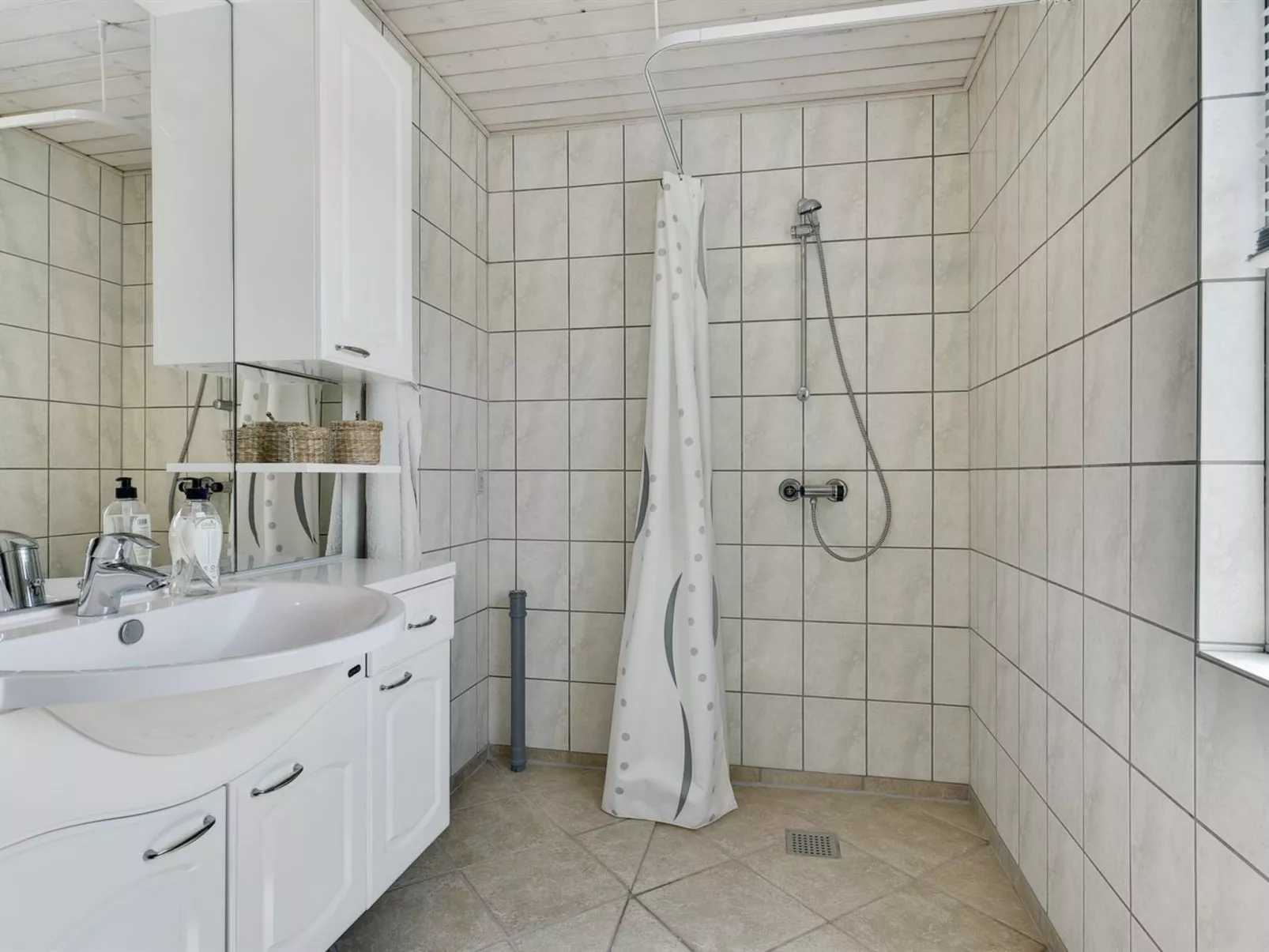 "Rise" - 250m from the sea-Dedans