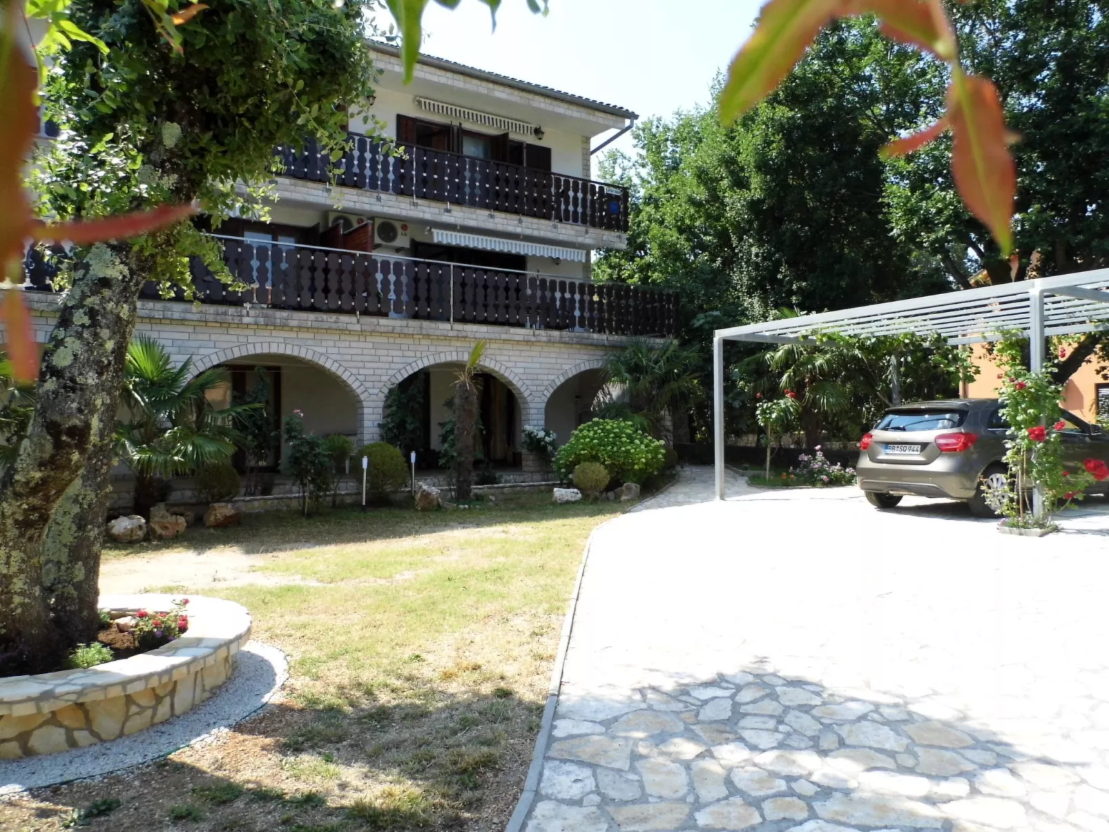 Stanojevic ap. 1-Outside