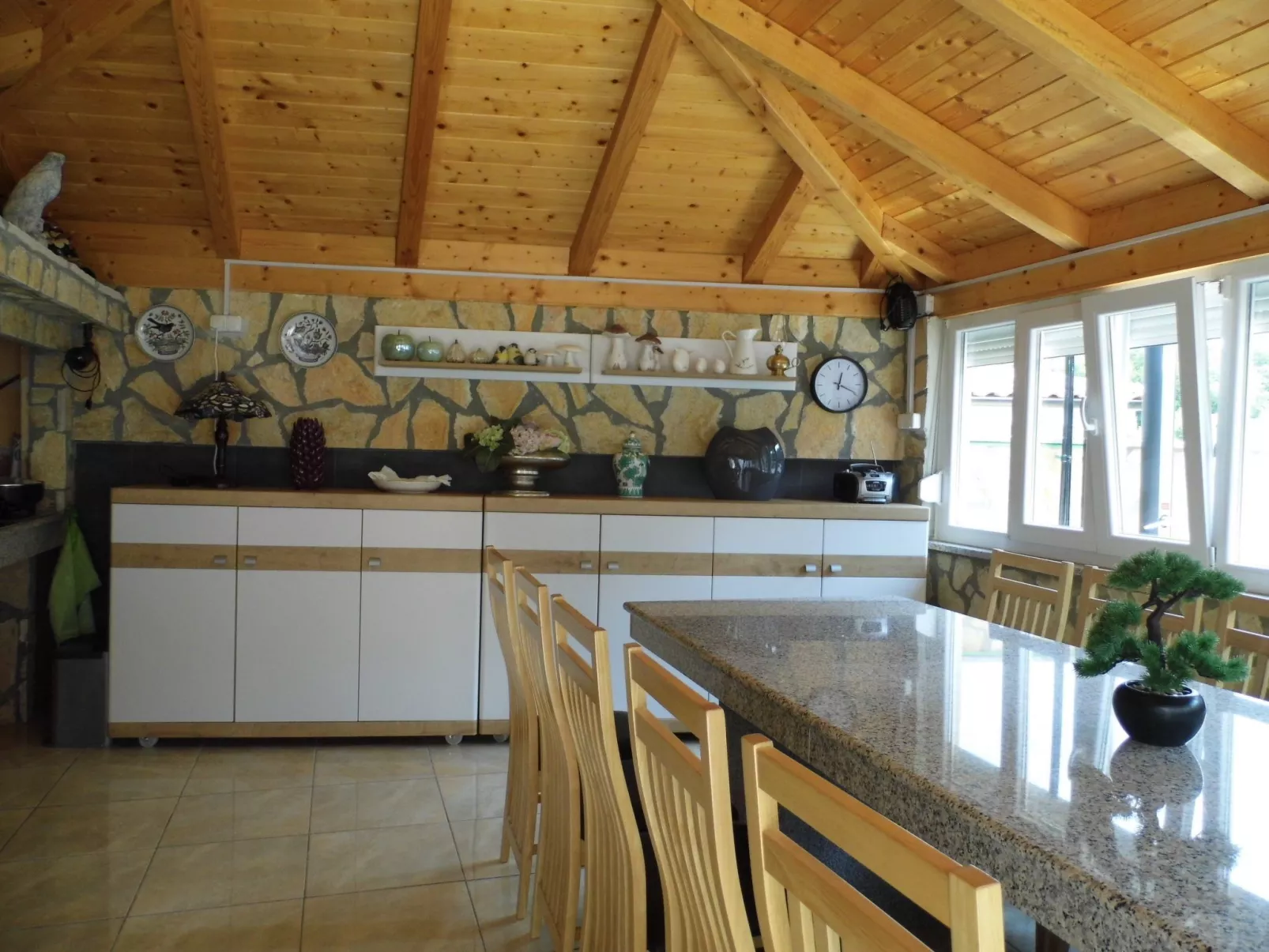 Neue und moderne, voll ausgestattete Wohnung-Outside