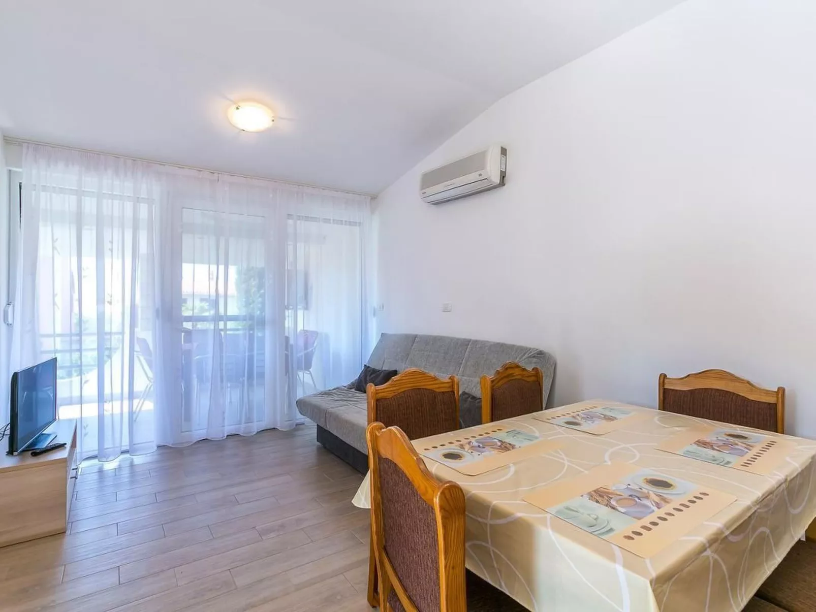 Für 5 Personen ca. 50 m&sup2; in Medulin, Istrien (Medulin und Umgebung)-Dedans