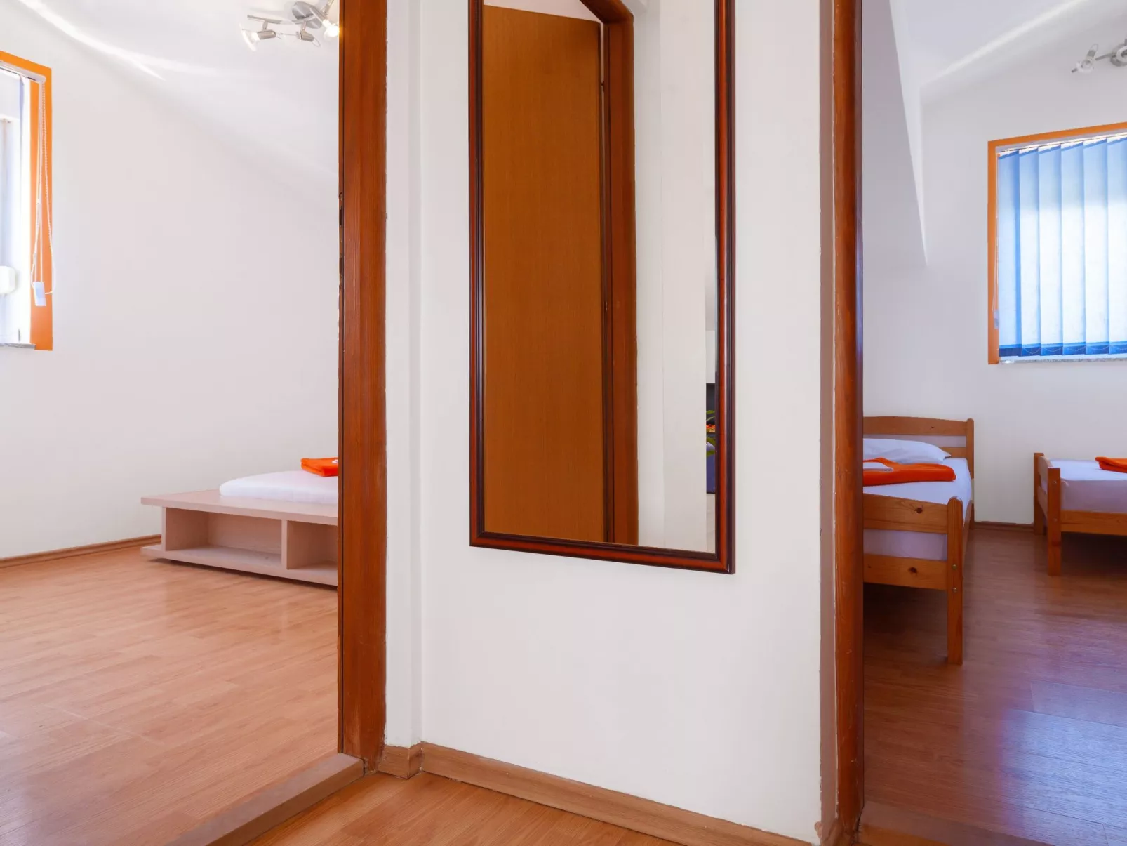 Mit Jacuzzi, Garten und Parkplatz-Drinnen