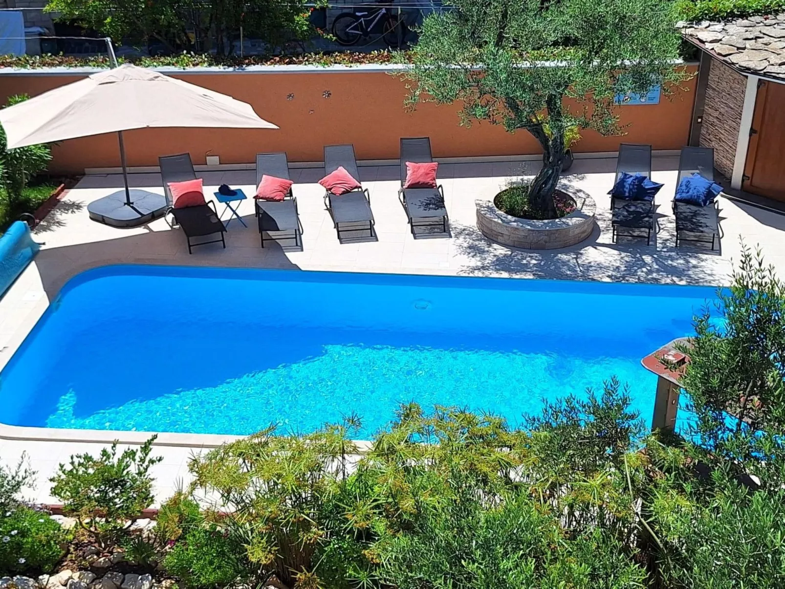 Urlaub mit Kindern-Ferienwohnung mit Pool-Dehors