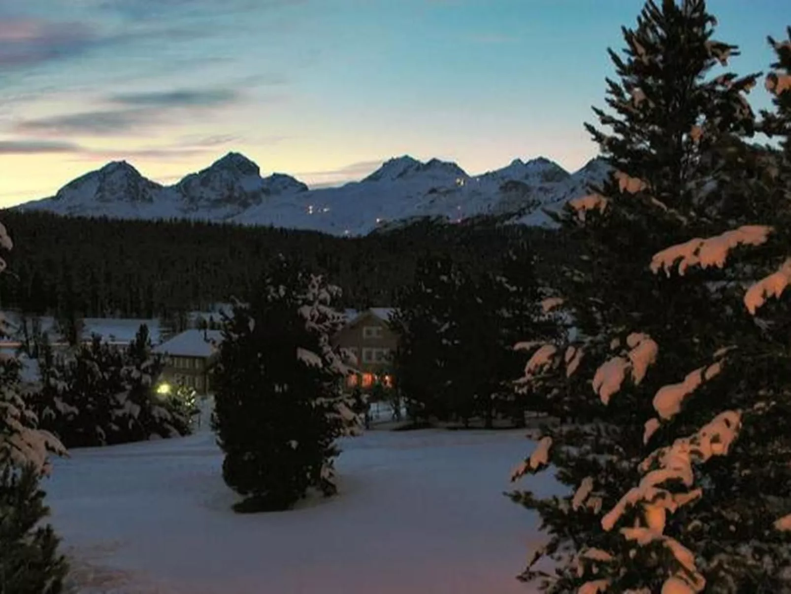 Chesa Linaira-Outside