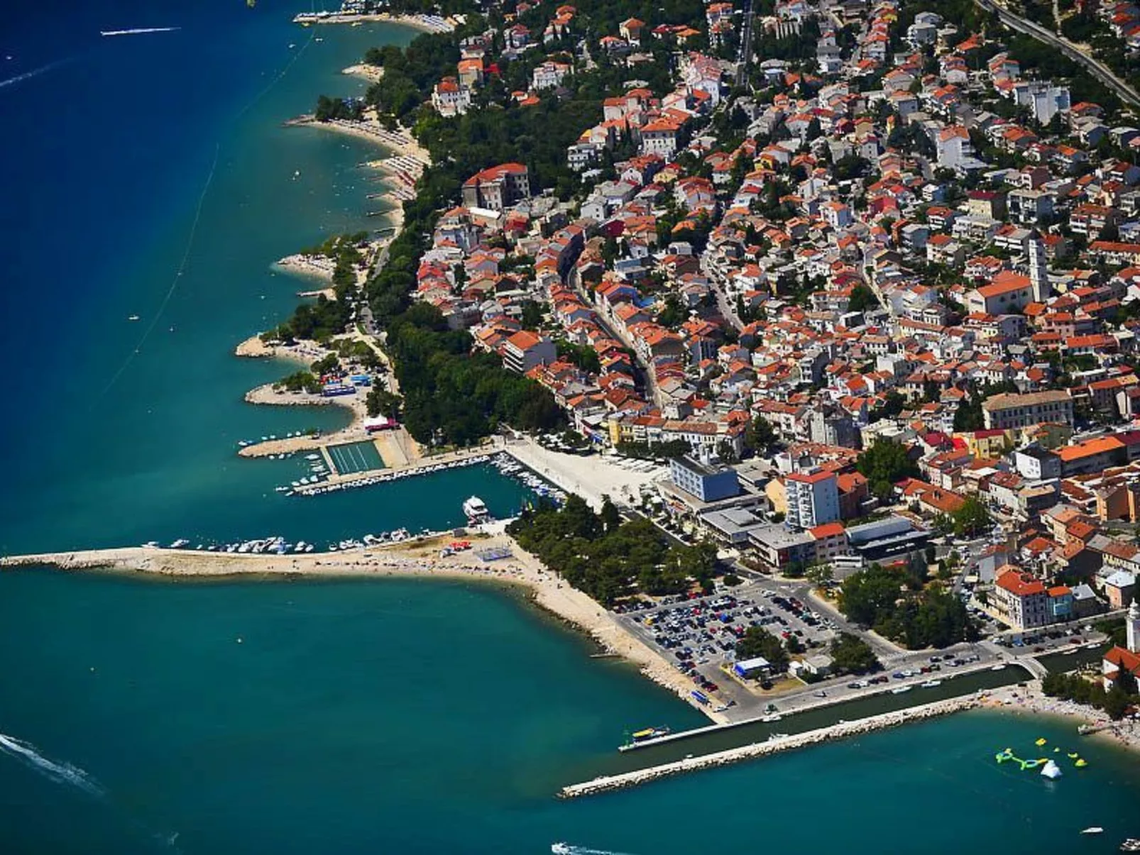 Wohnung mit Balkon, AC, Privatparkplatz-Draußen