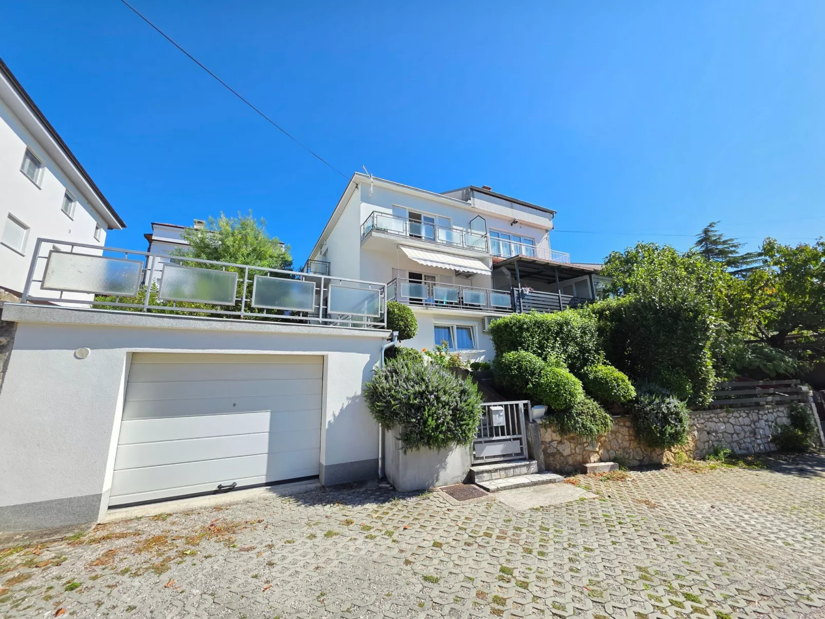 Wohnung in Crikvenica mit Terrasse-Draußen