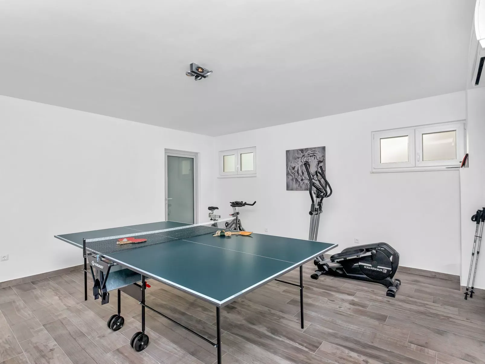 Villa mit beheiztem Pool und fünf Schlafzimmer-Dedans