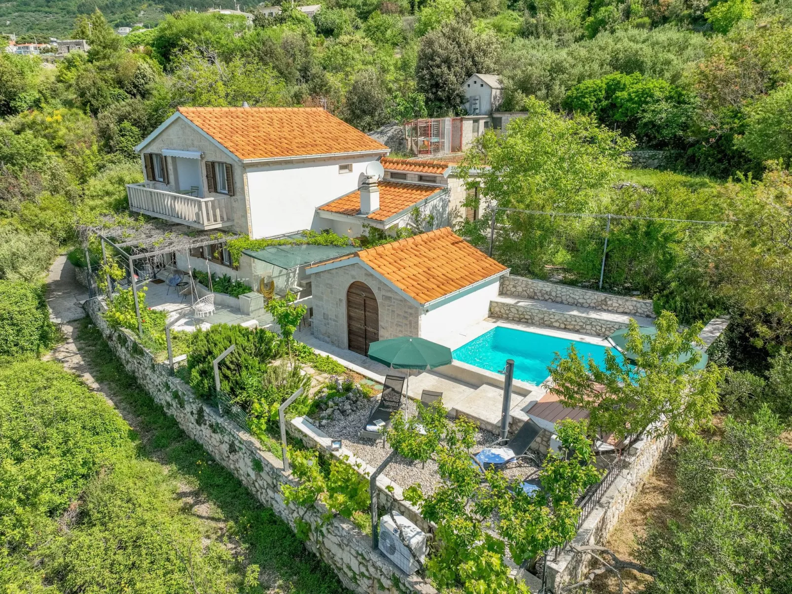 Villa Kety mit Pool-Image-tags.info