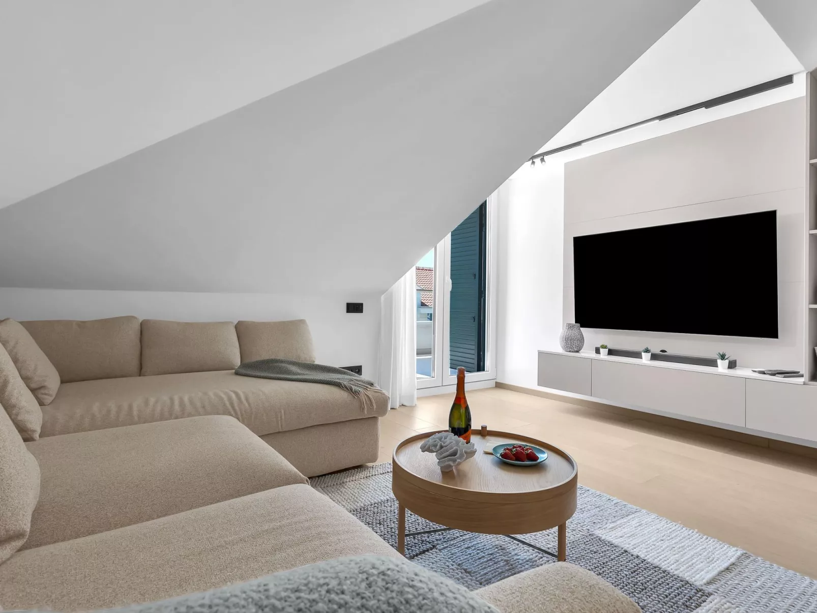 Penthouse Nikolina-50m to beach-Dedans