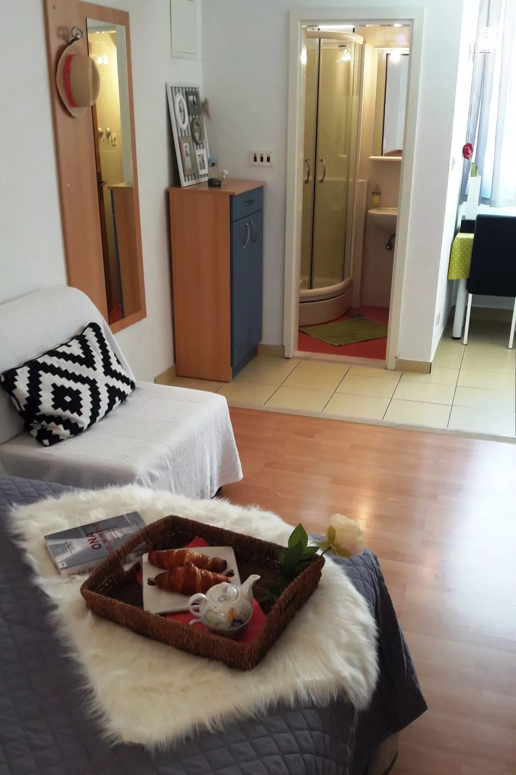 Gemütliches Studio-Apartment mit Blick auf das Biokovo-Gebirge-Drinnen