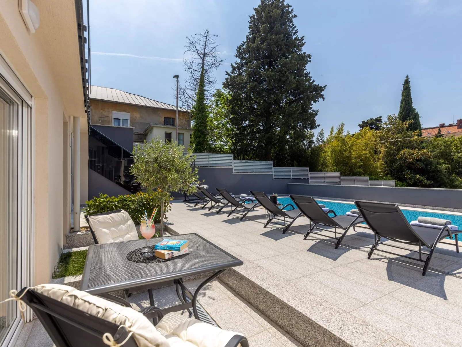 Moderne Wohnung in Crikvenica mit Pool-Draußen