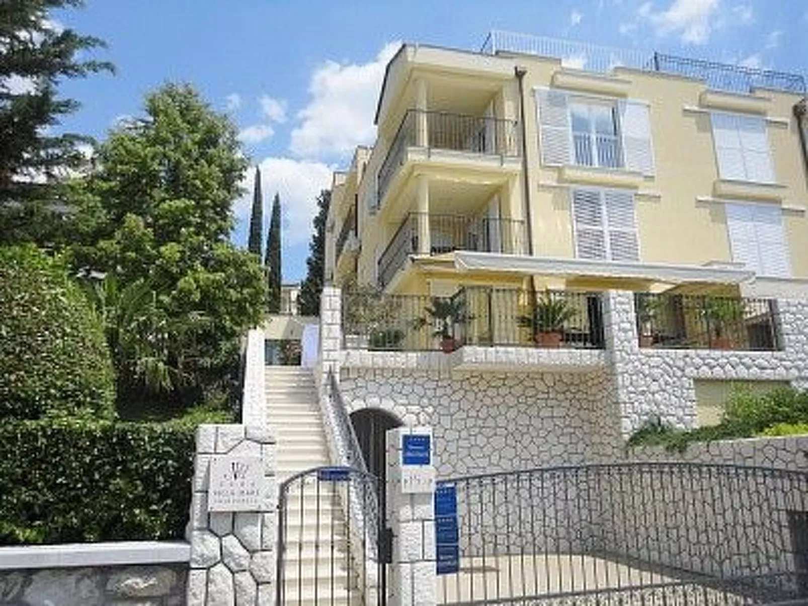 Für vier Personen mit Balkon-Dehors