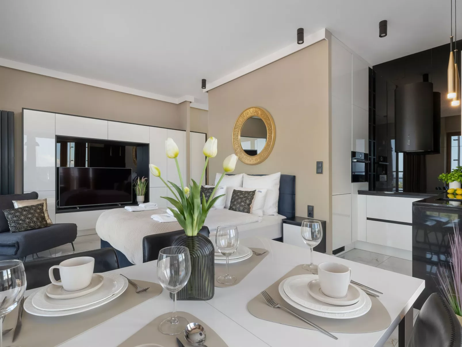 "Platan Tower 114" - Inside