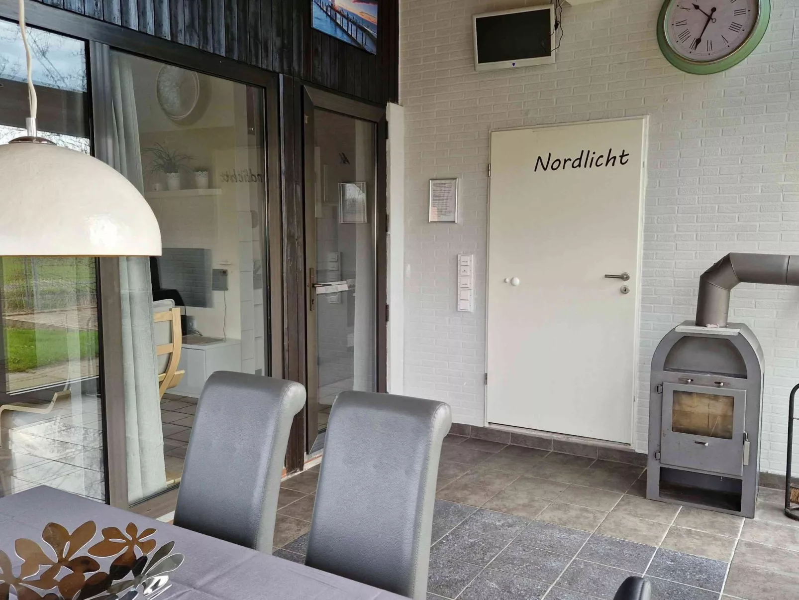 L21 Ferienhaus mit Wintergarten und Holzterrasse-Drinnen