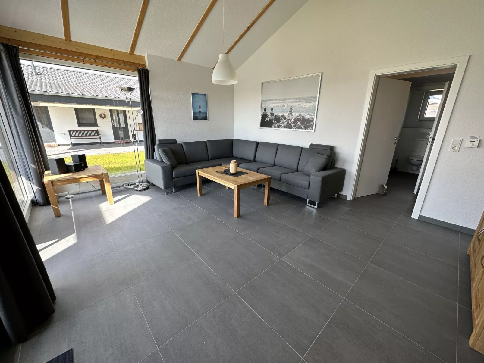 G6 Freistehendes Haus mit Garten und Wallbox-Dedans