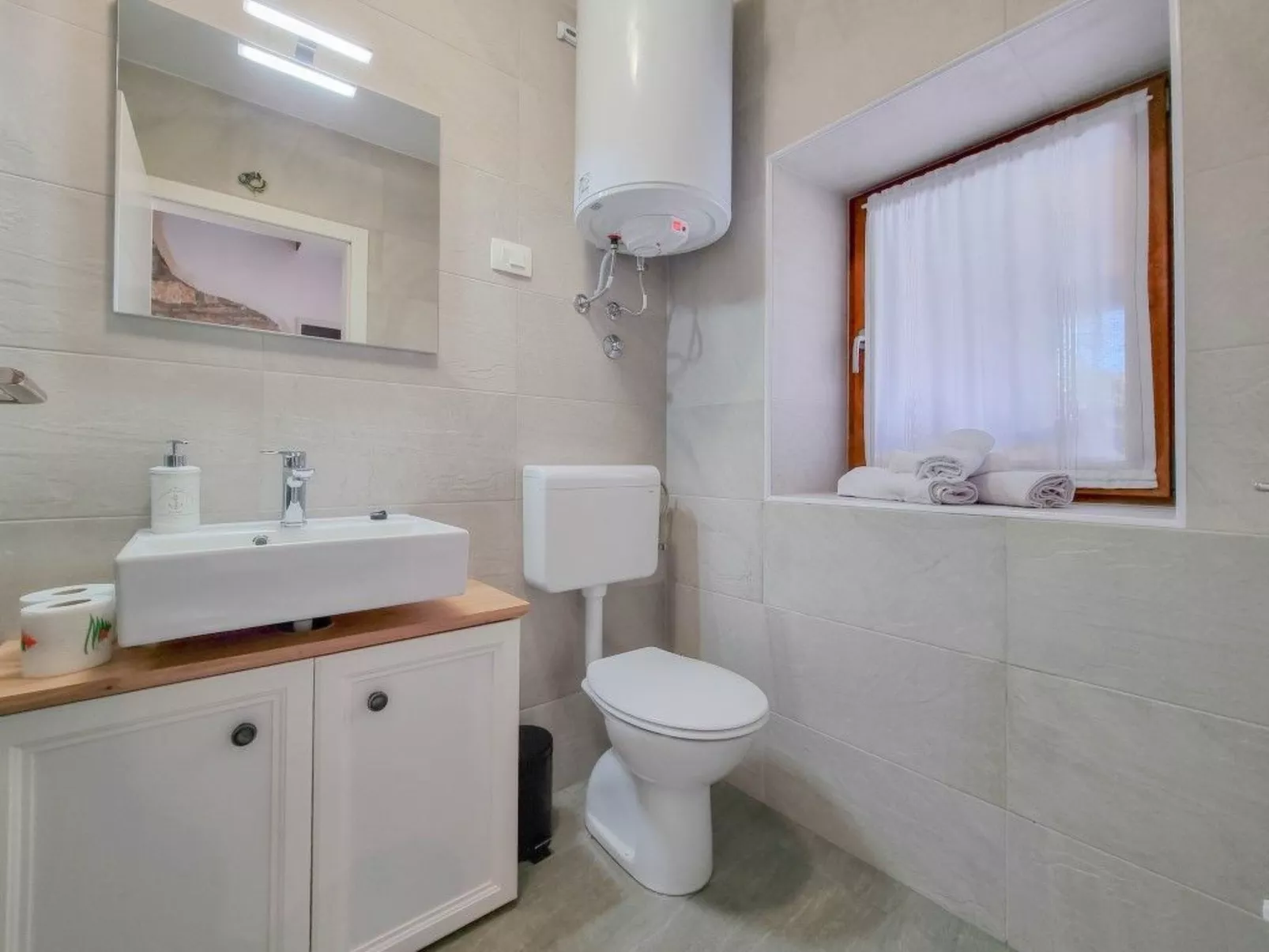 Für 3 Personen ca. 40 m&sup2; in Novigrad, Adriaküste Kroatien (Westküste von I-Inside