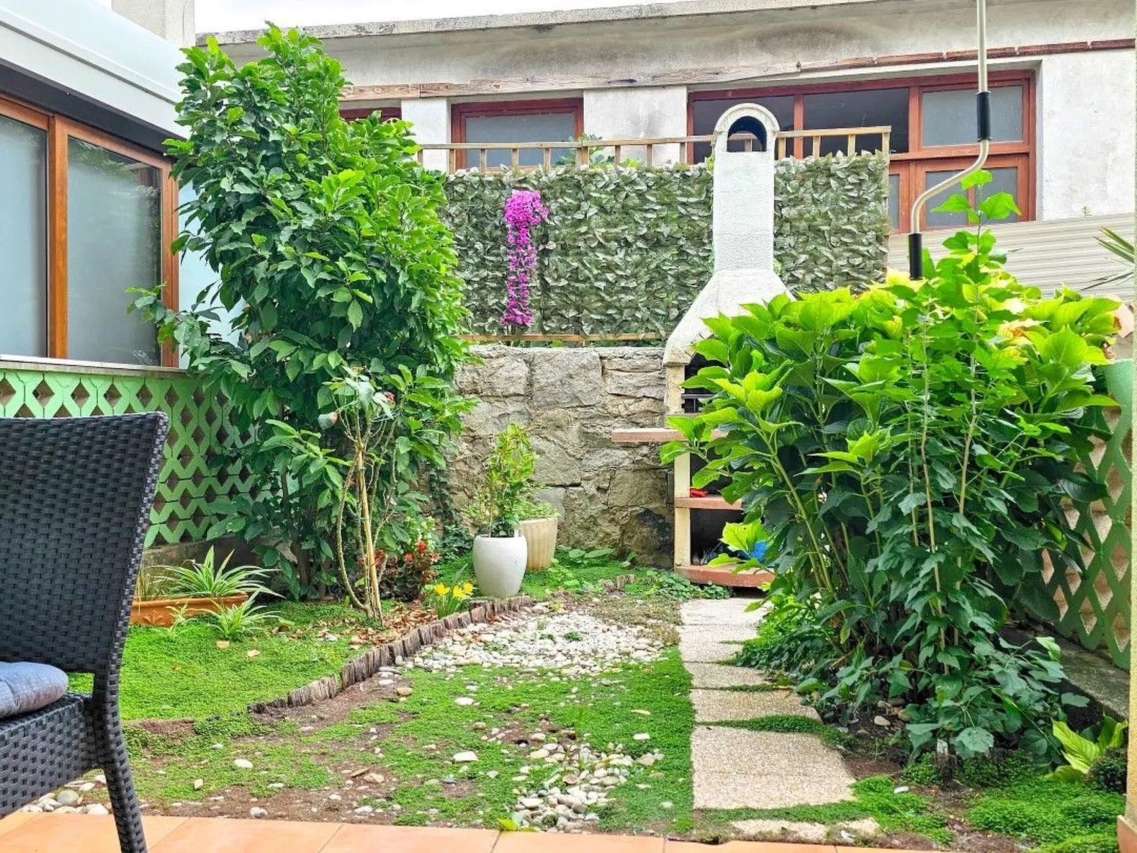 Mit Blick auf das Wasser-Outside