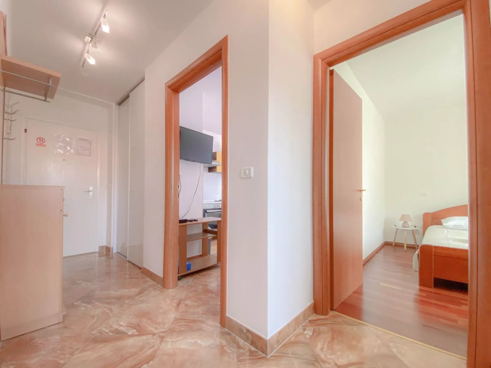 Wohnung "Meri" mit Blick auf das Wasser-Drinnen