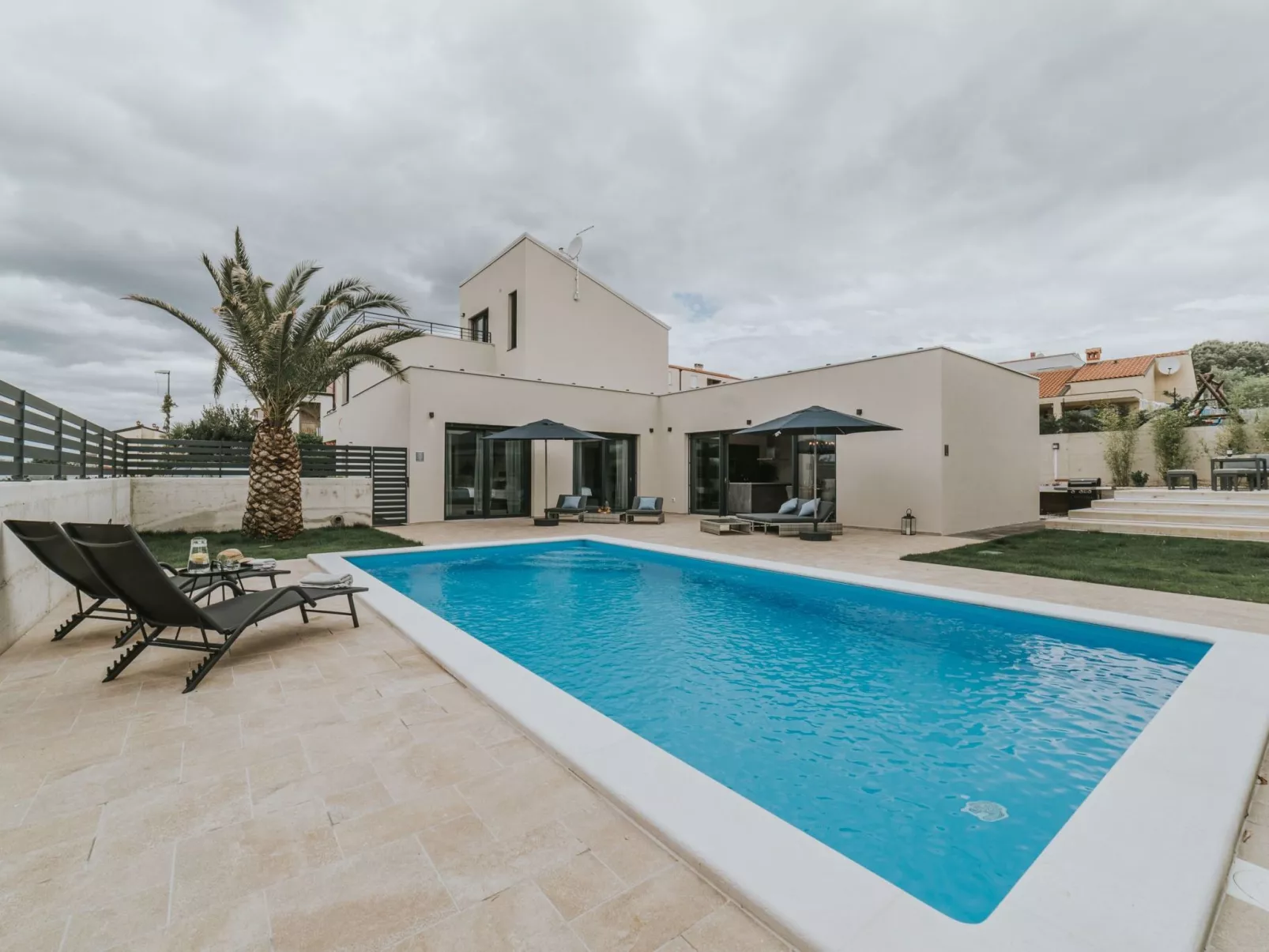 Haus in Novigrad mit privatem Pool-Outside