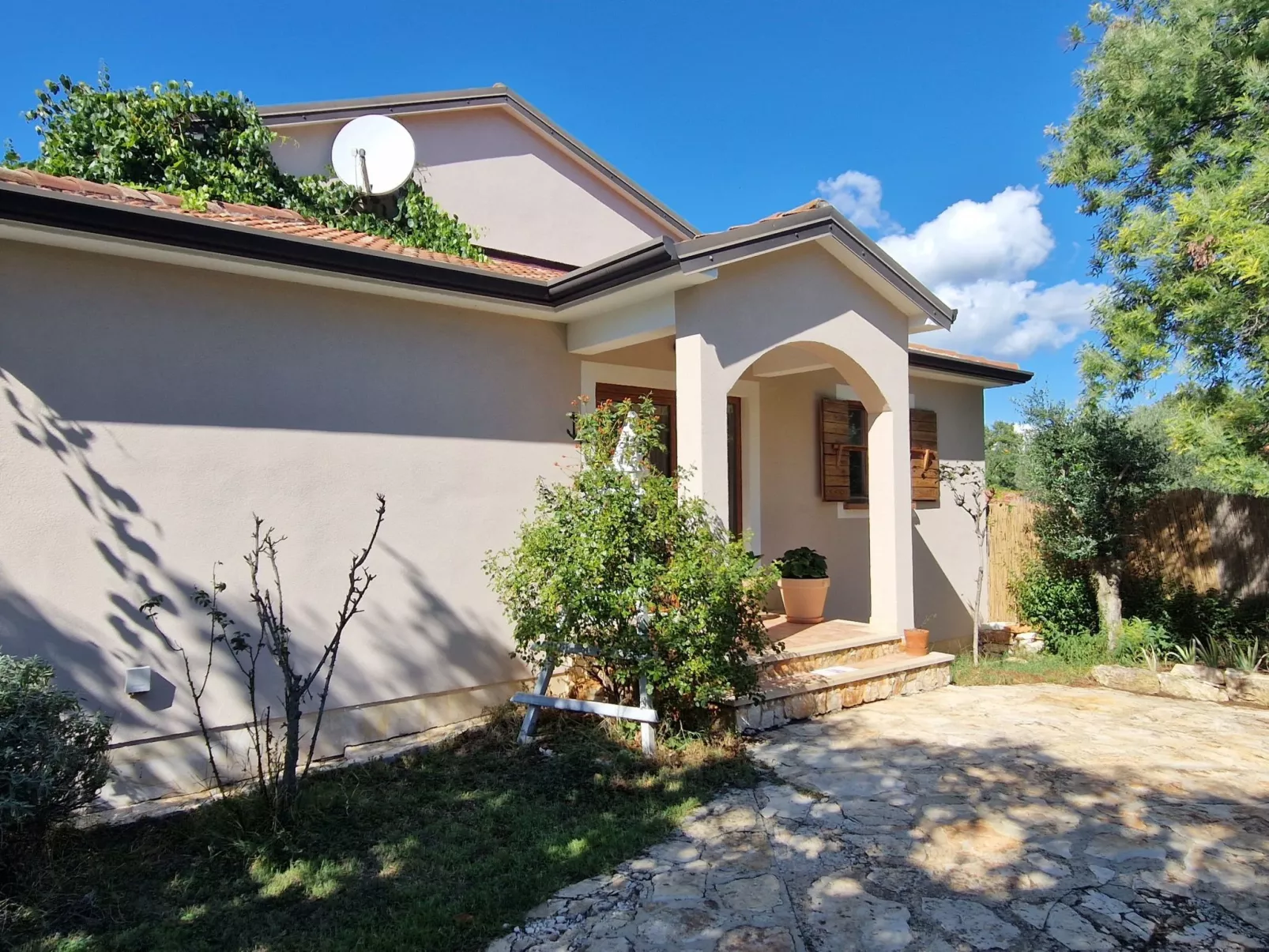 Freistehende Villa mit Garten und privatem Pool-Image-tags.info