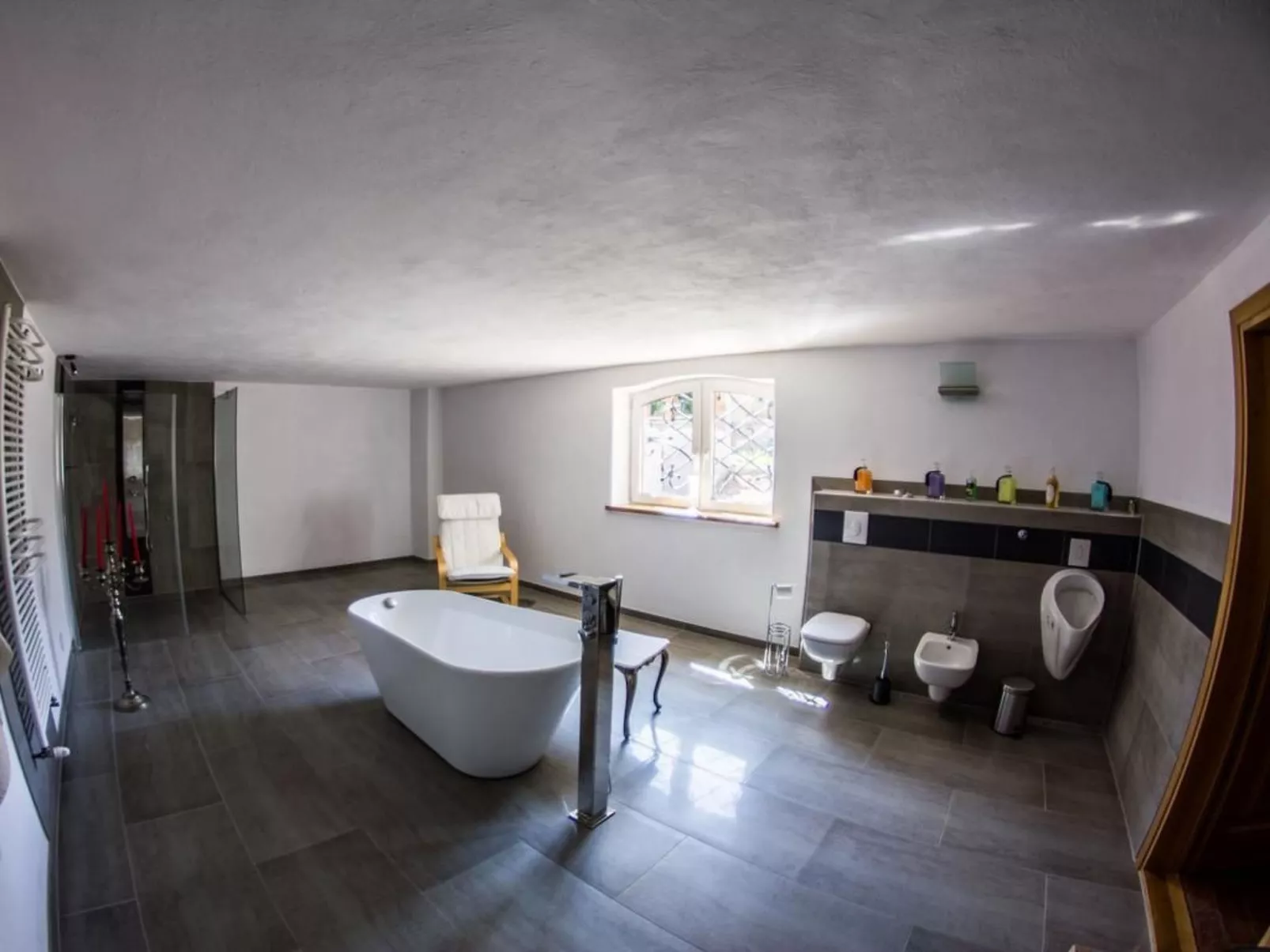 In Szopa mit Garten und Terrasse-Dedans