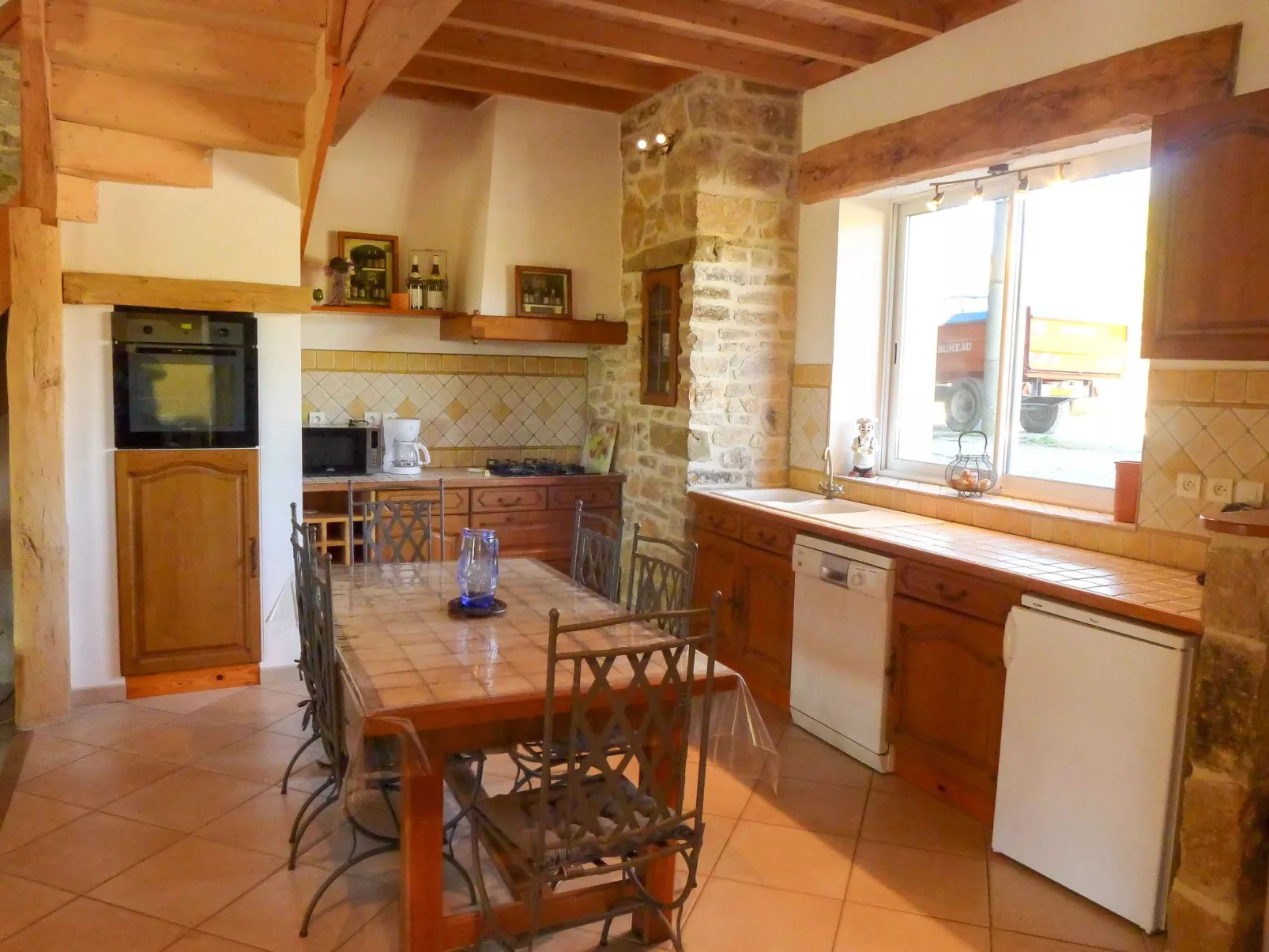 Mit eigenem Pool-Drinnen