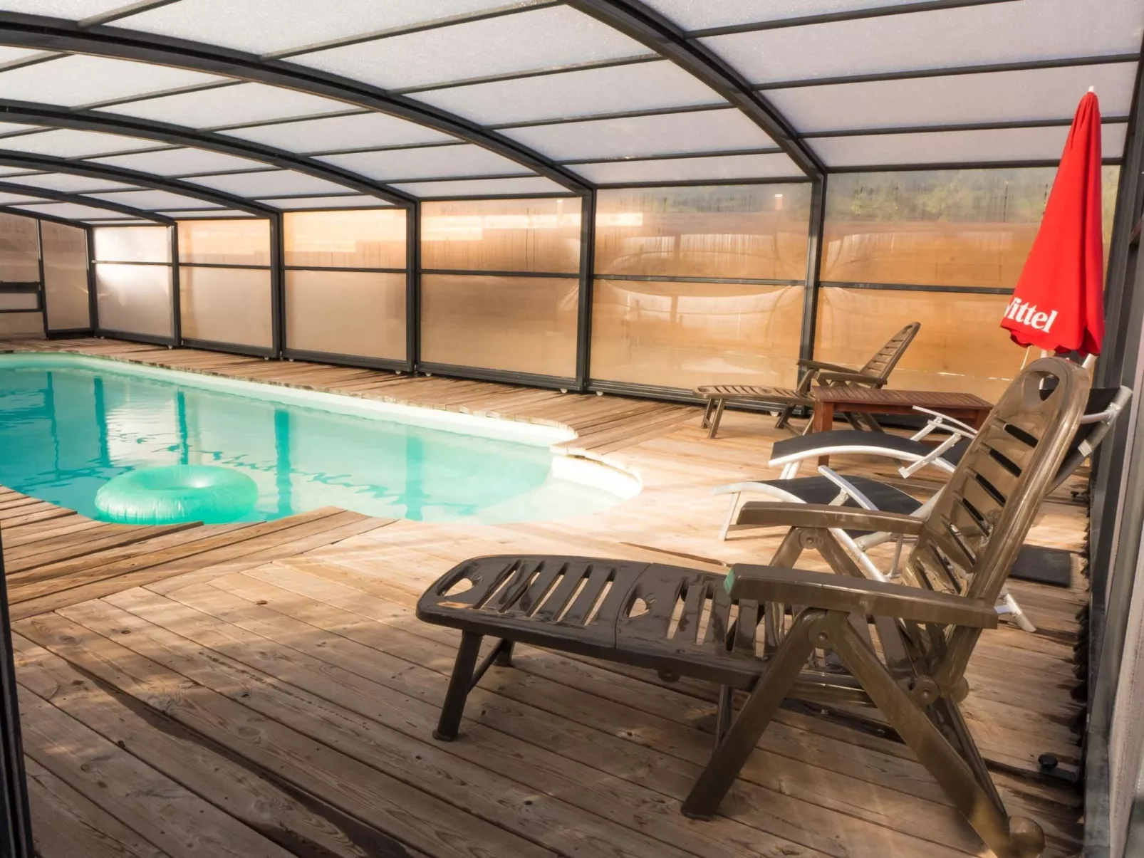 Komfortables Ferienhaus mit Privatpool-Outside