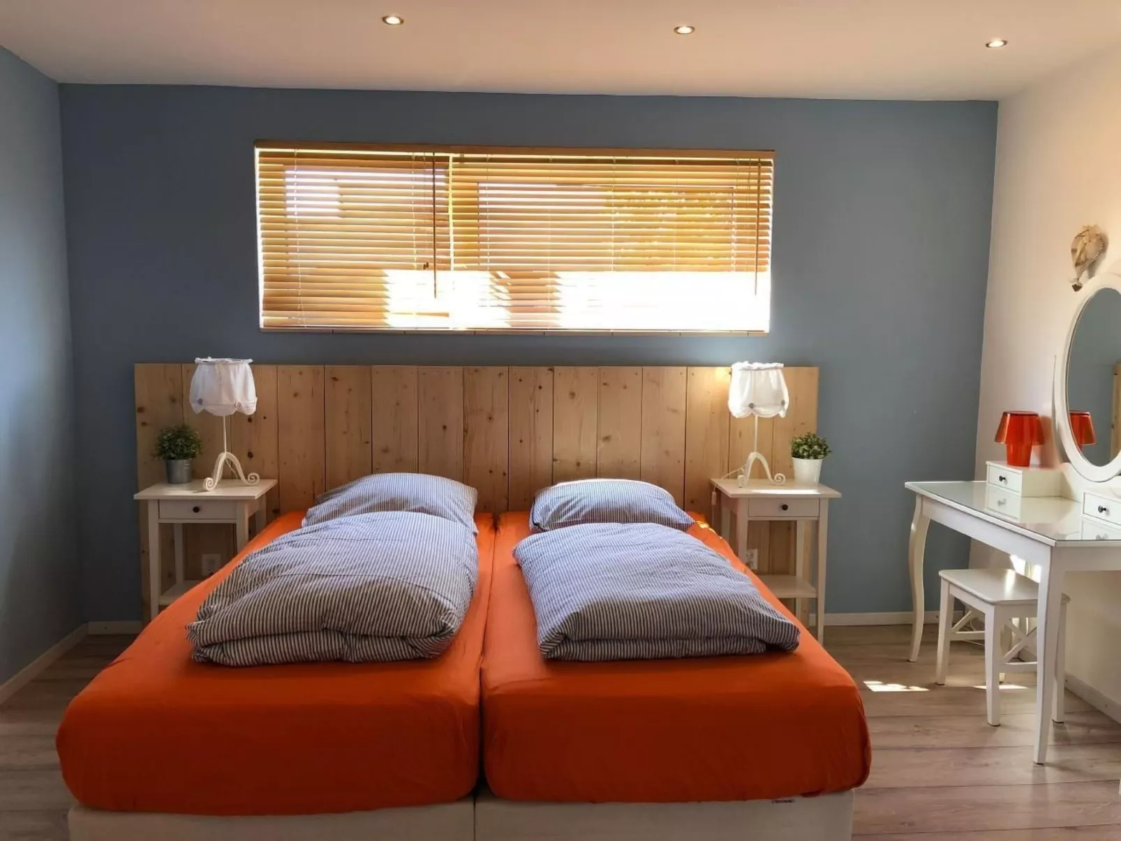 Schönes Ferienhaus Strandopgang in Julianadorp-Inside