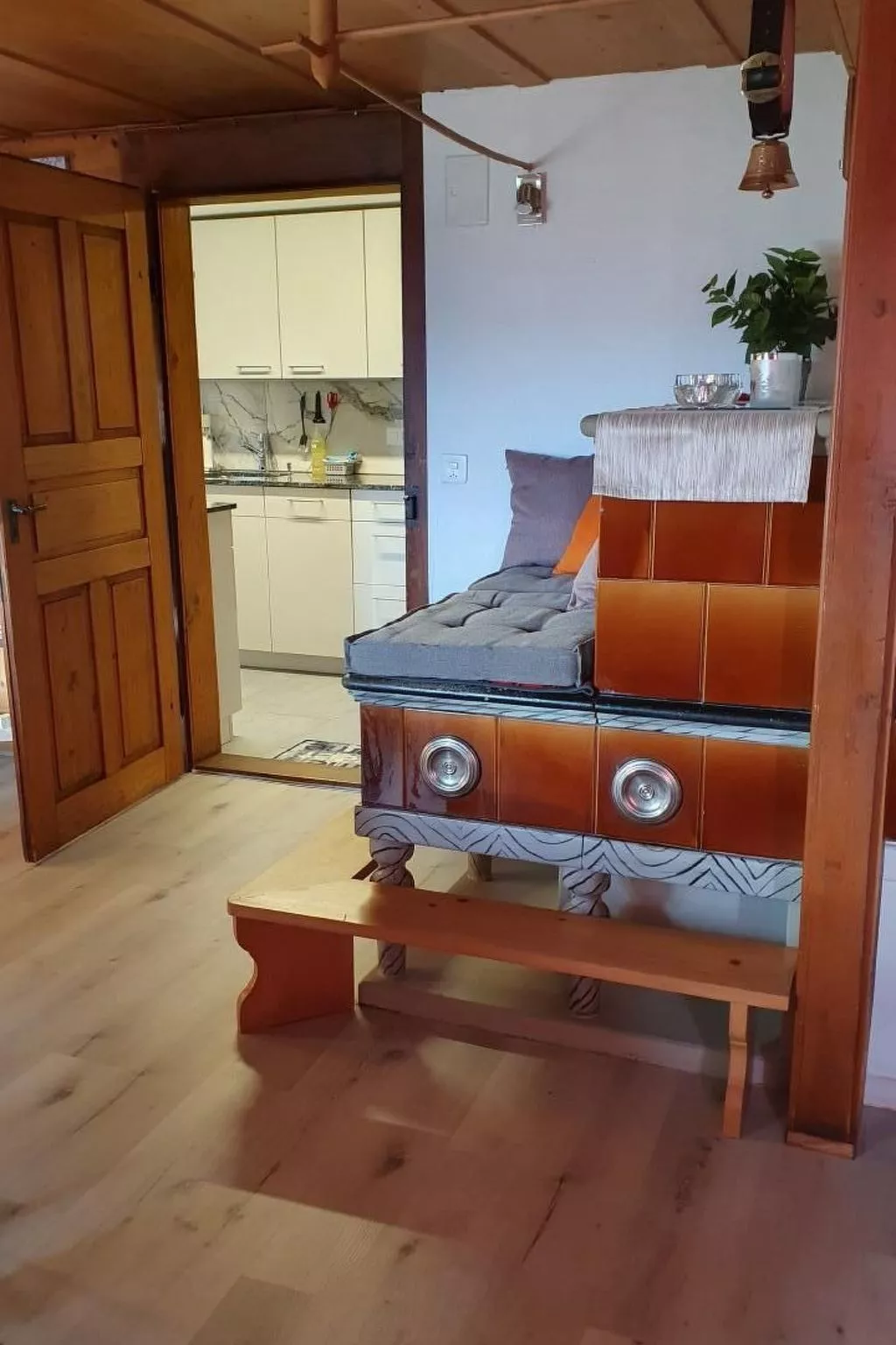 In einem heimeligen Berner-Stöckli-Inside