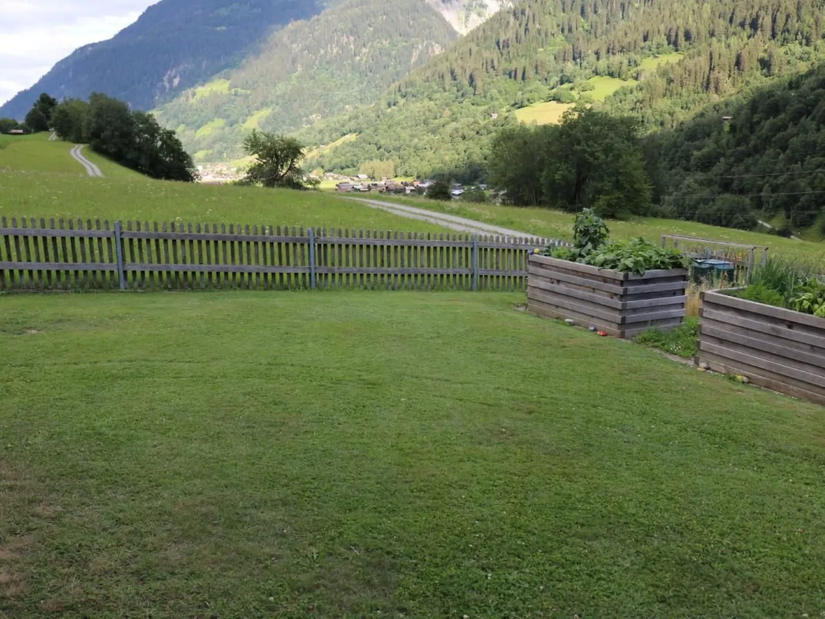 "Ferienwohnung ""Spel Rein"" Cumpadials"-Image-tags.info