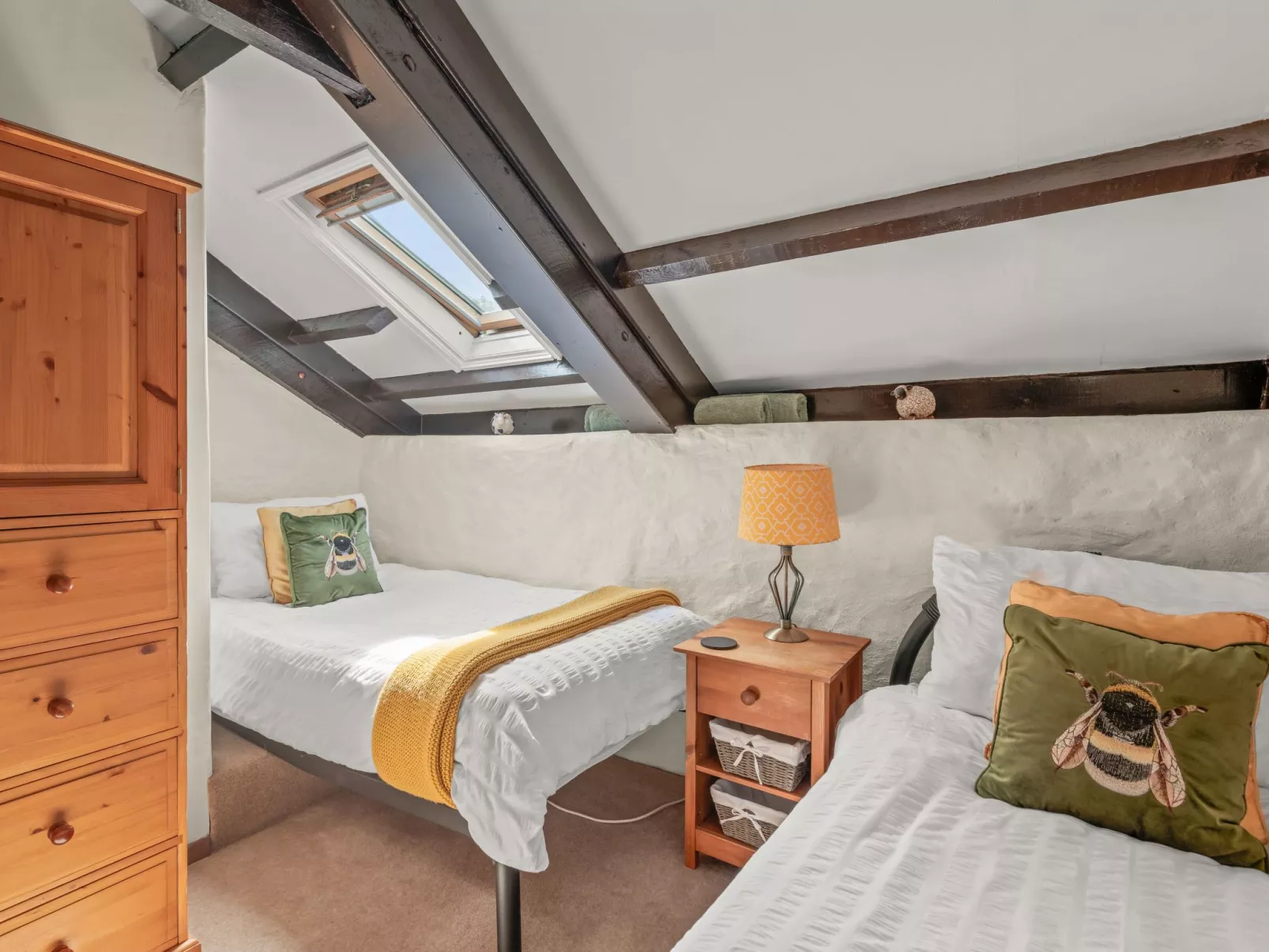 Idyllisches Landhaus mit wunderschönem Garten-Drinnen