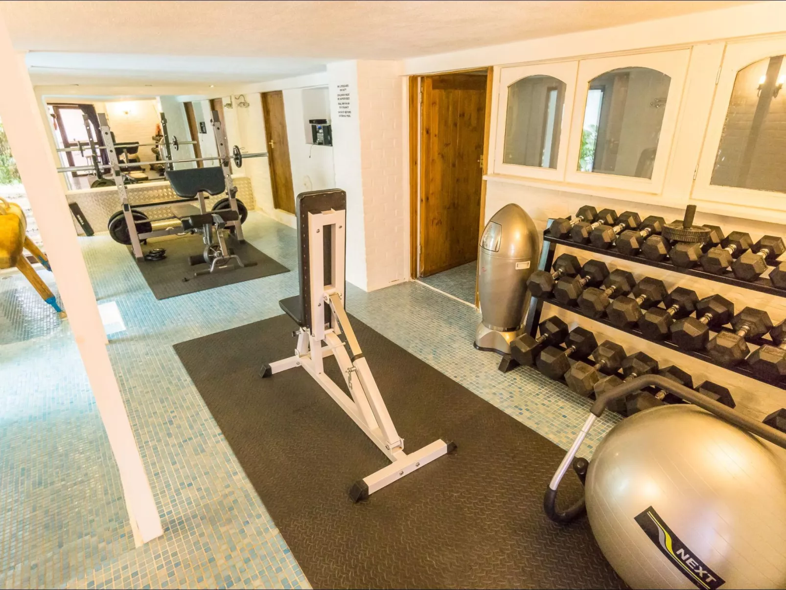 Anwesen mit Pool-Drinnen