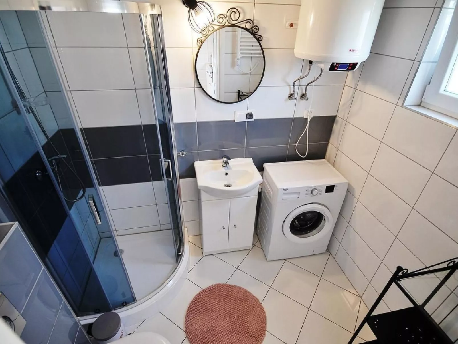 Lux1-Image-tags.info