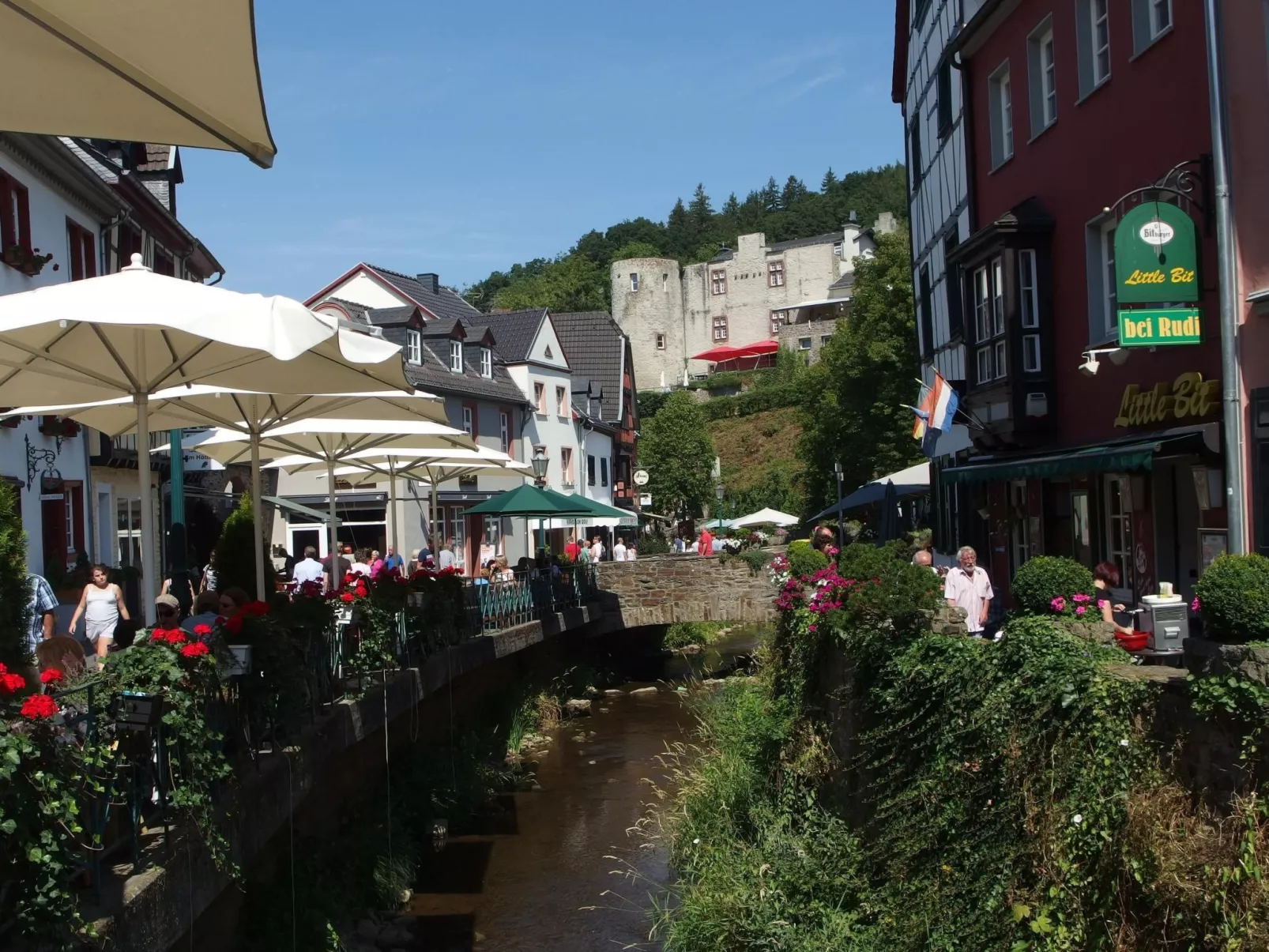 Hochwertige Ferienwohnung mit Terrasse und Garten-Outside