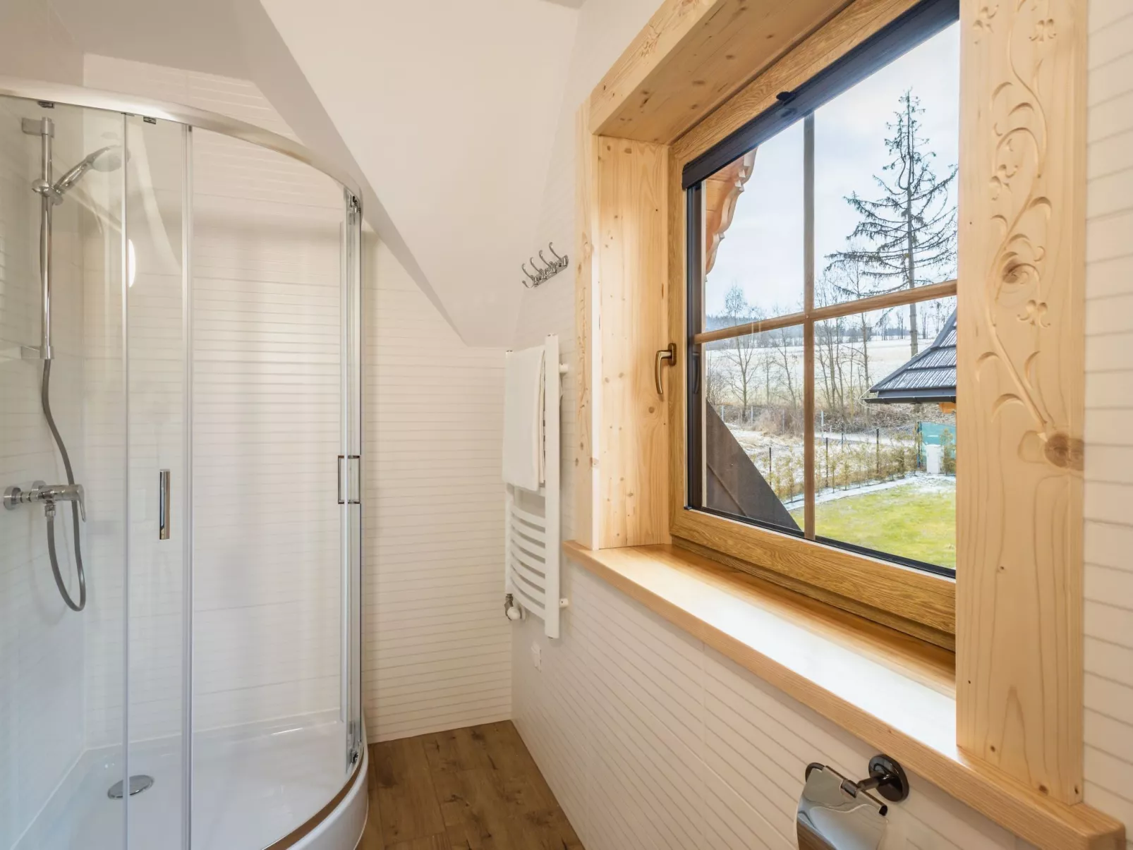 Krokus Tal Dorf unter der Tatra-Drinnen