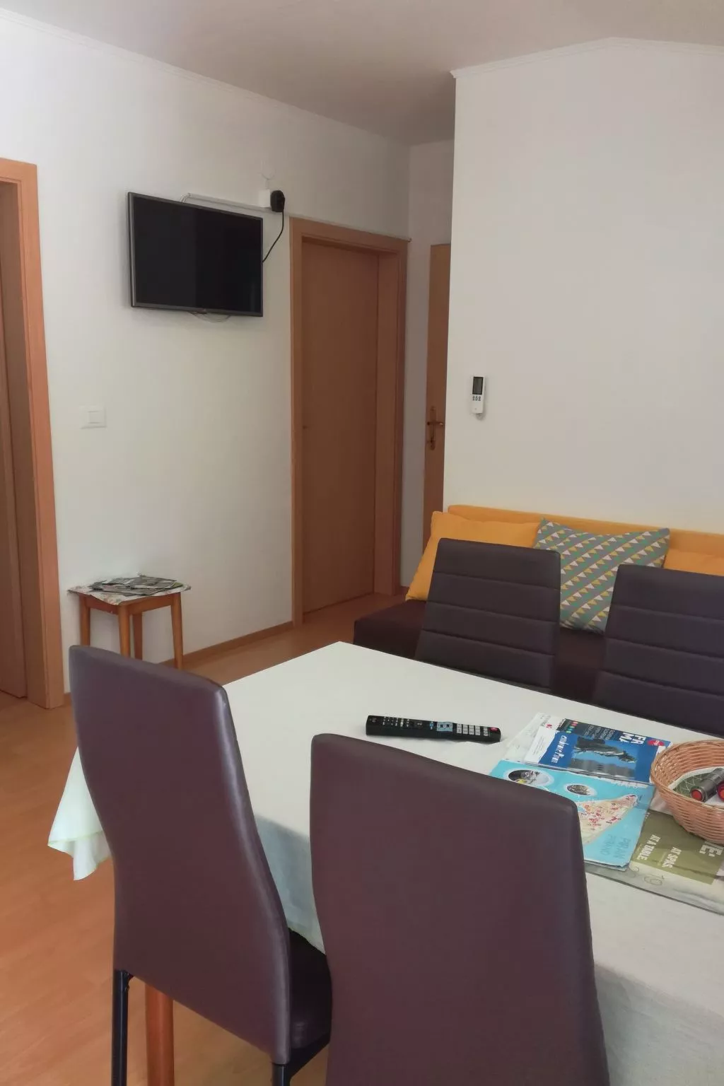 Appartement mit Balkon-Drinnen