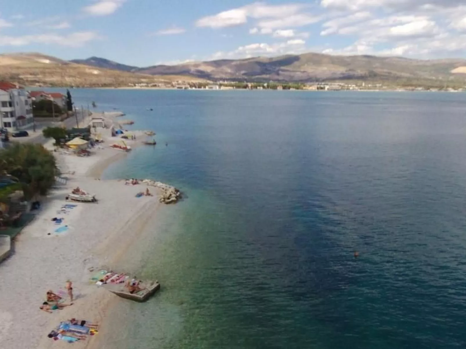 Geräumige Ferienwohnung mit Meerblick-Draußen