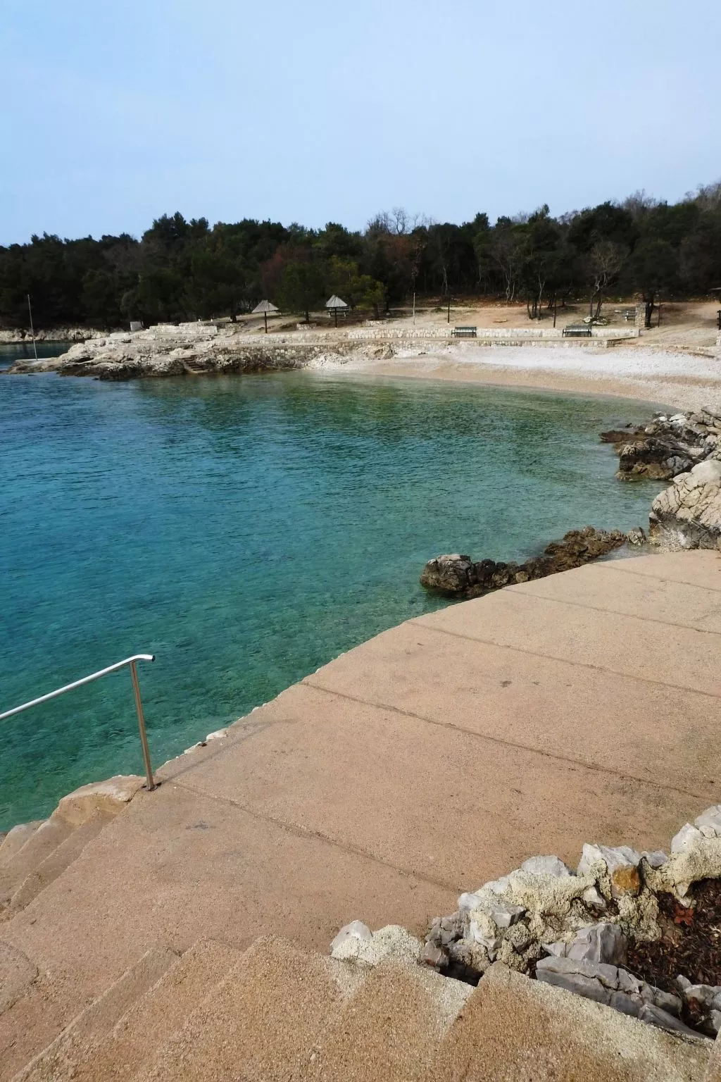 Gemütliches Ferienhaus in Pinezići mit großer Terrasse-Dehors