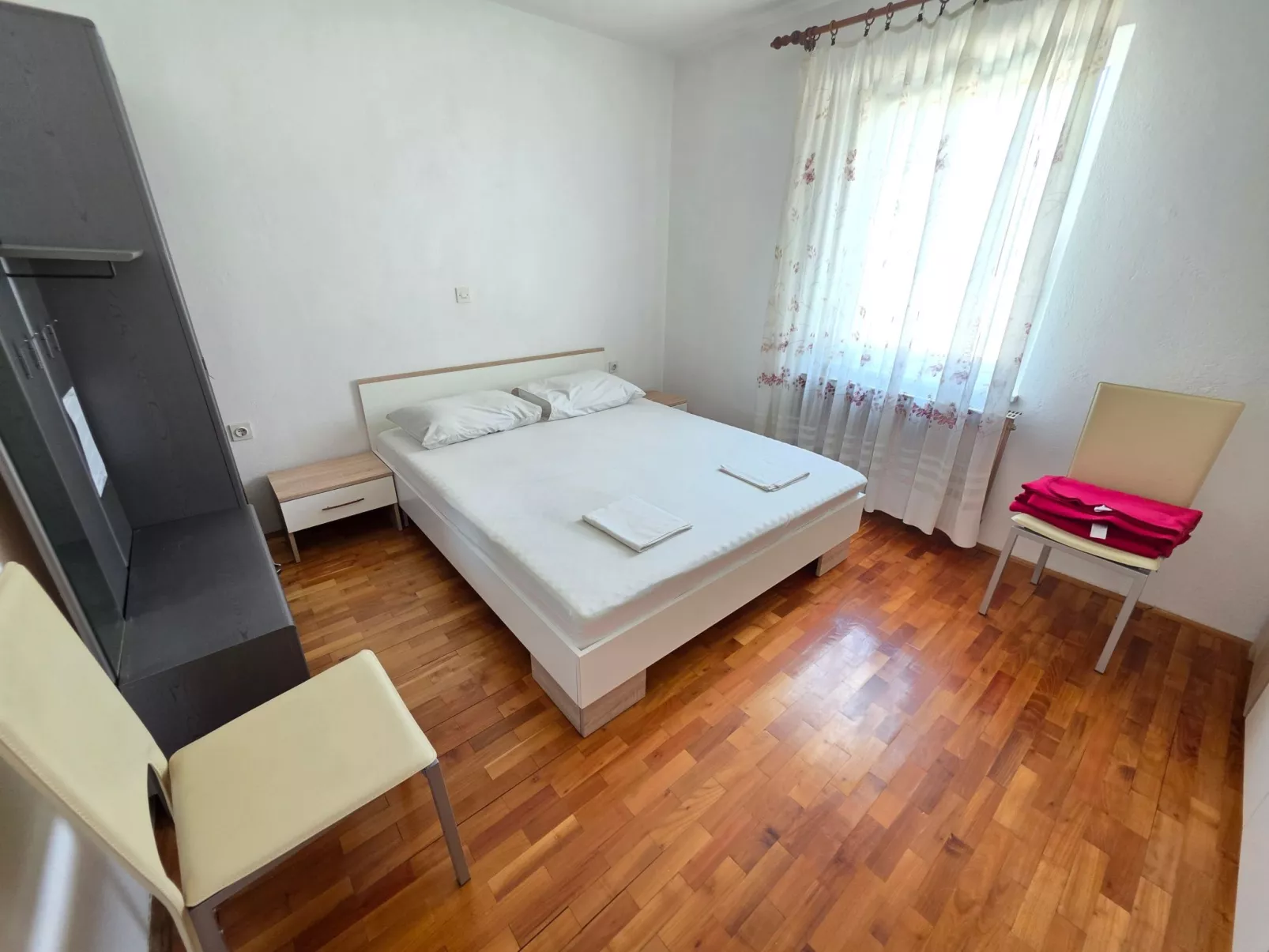 Wohnung im Erdgeschoss mit Terrasse und Grill-Image-tags.info