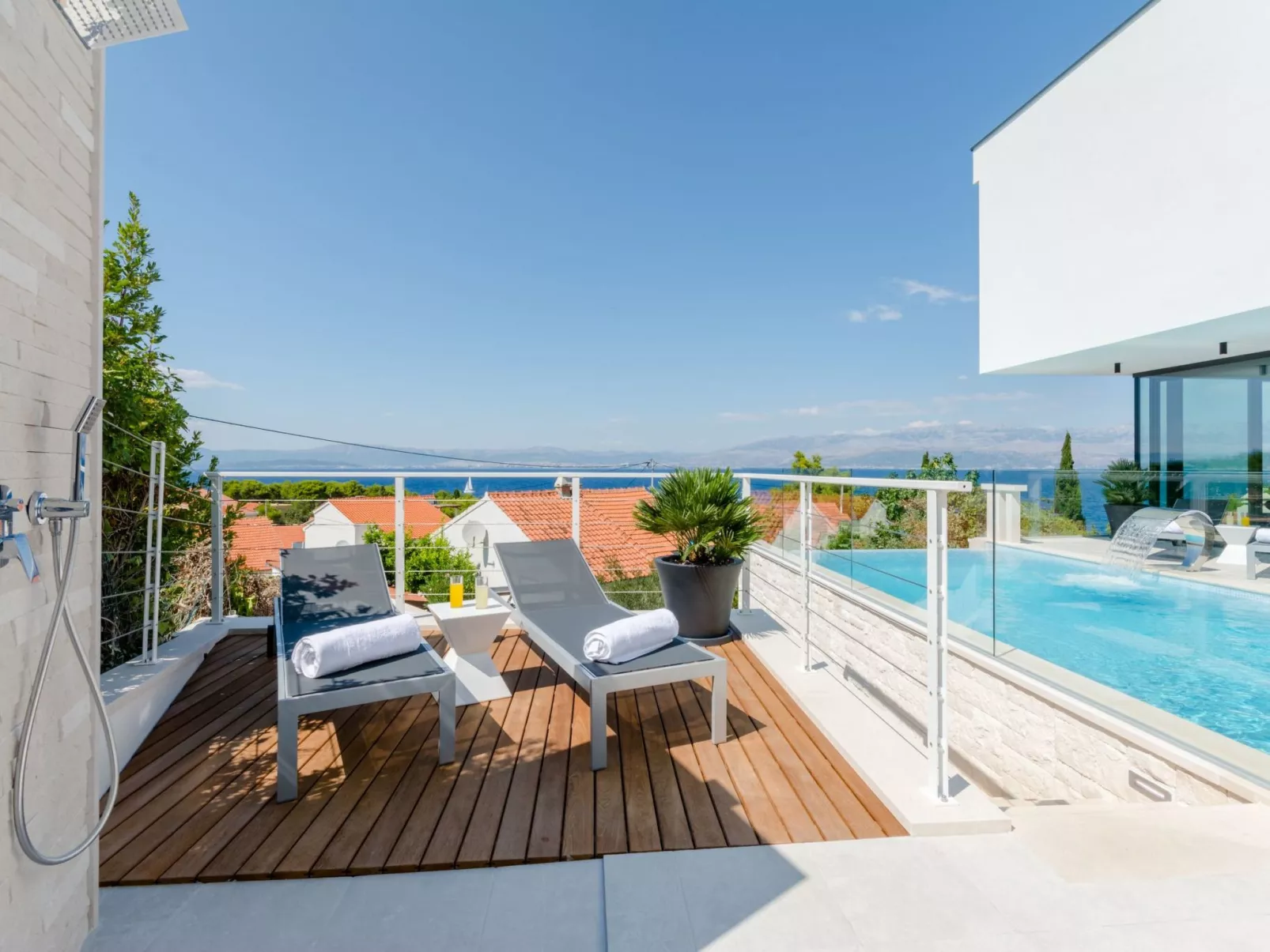 Tolles Ferienhaus in Sutivan mit Privatem Pool-Outside