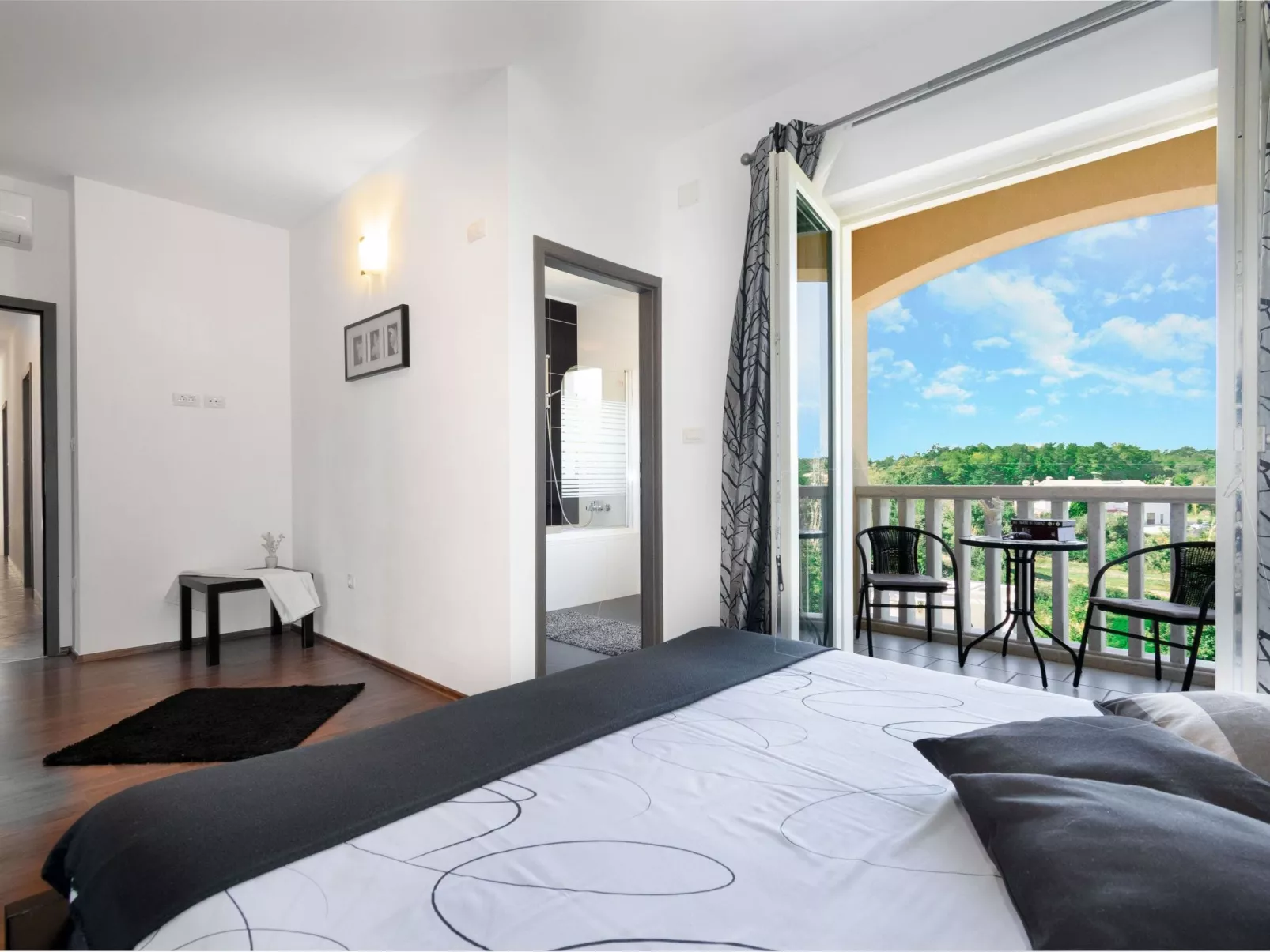 Private Villa mit Panoramablick-Drinnen