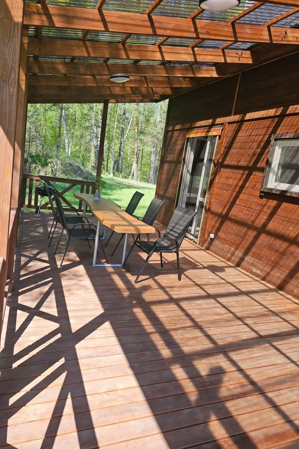 "Brown House" mit eigener Terrasse-Outside