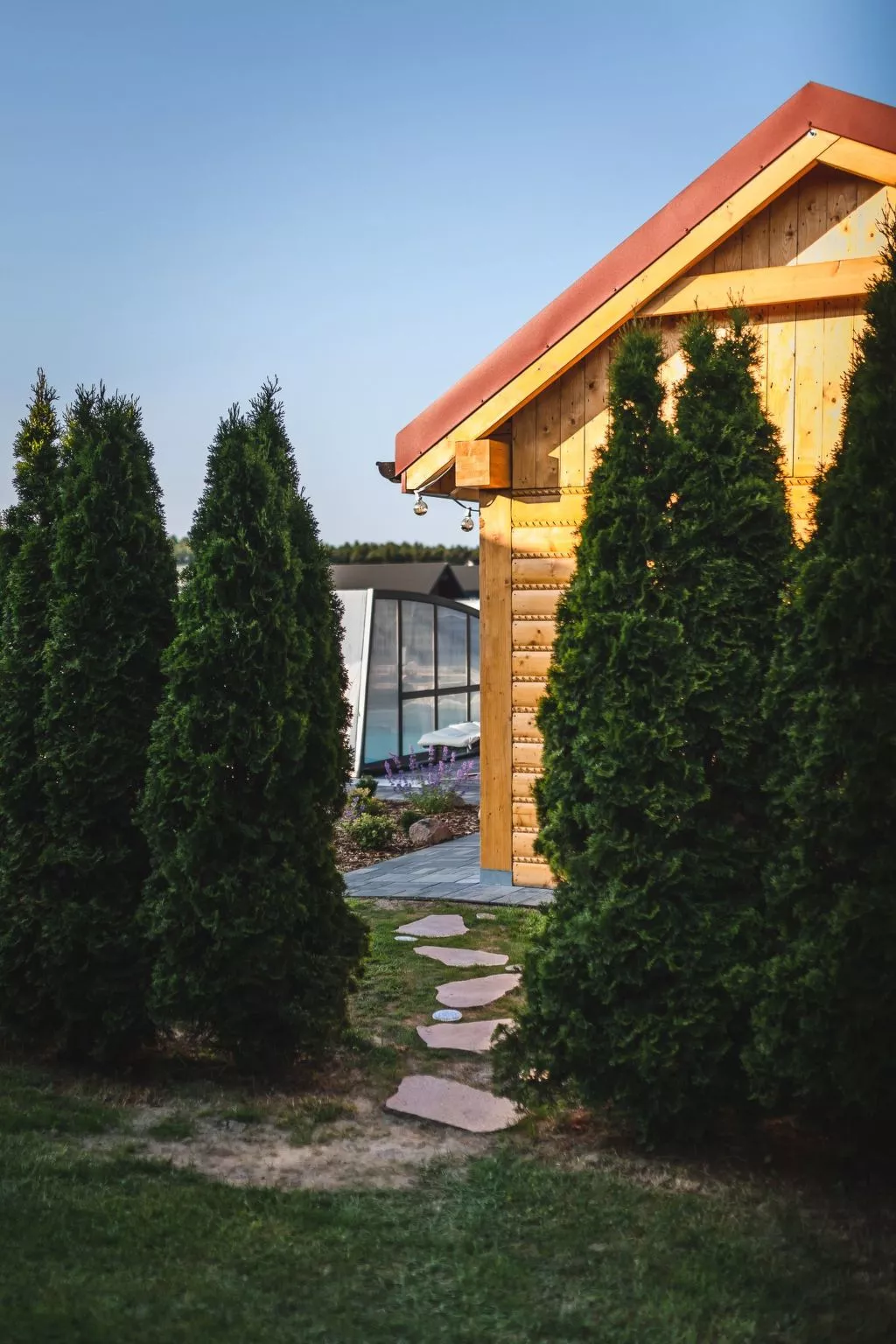 Mit Schwimmbad-Draußen