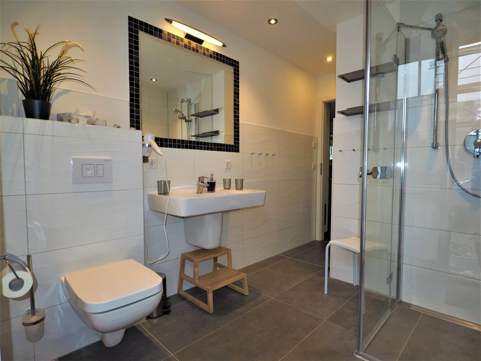 Traumhafte Reetdach-Doppelhaushälfte mit Garten-Image-tags.info