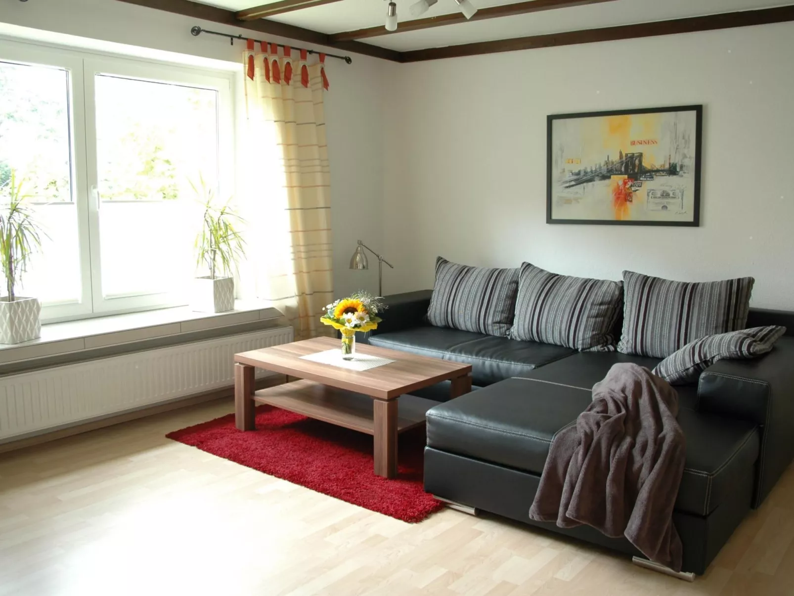 Mit Indoorpool, Garten und Partyraum-Inside