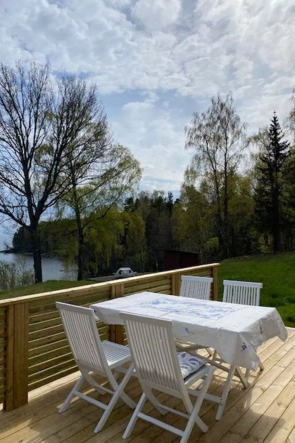 Ein  kleines Holzhaus-Dehors