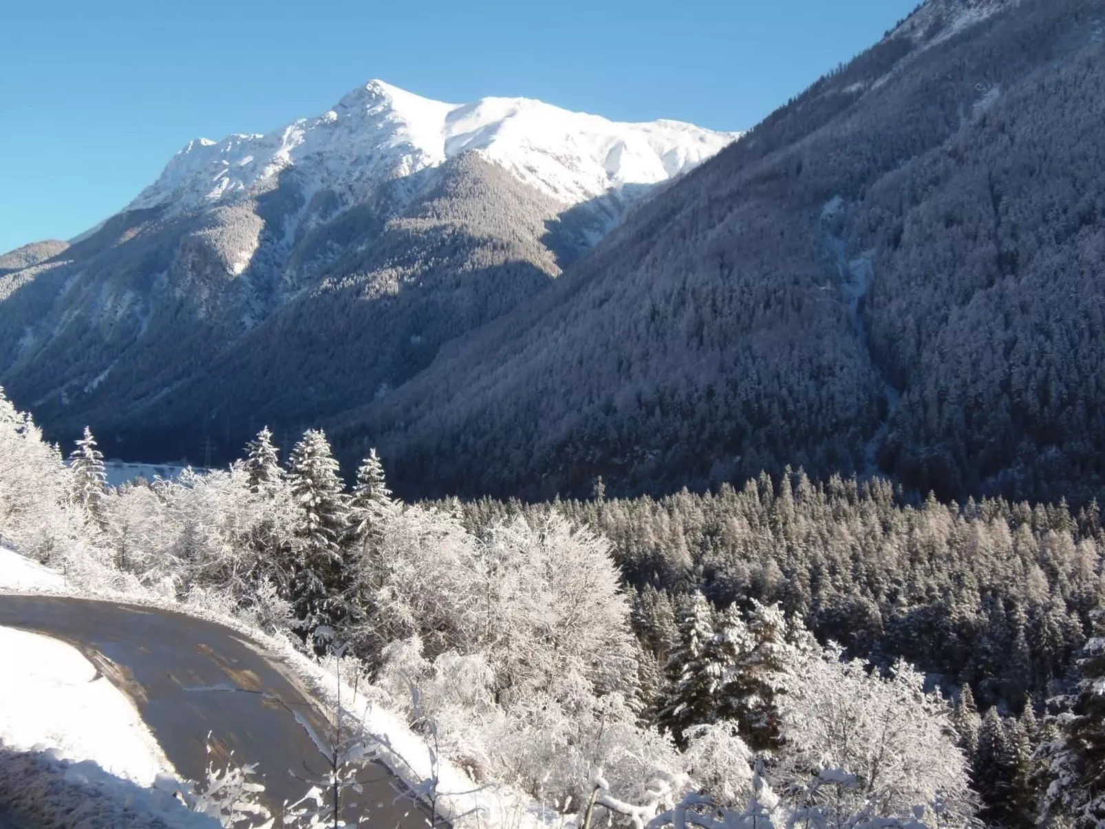 Alte typische Engadinermühle-Draußen