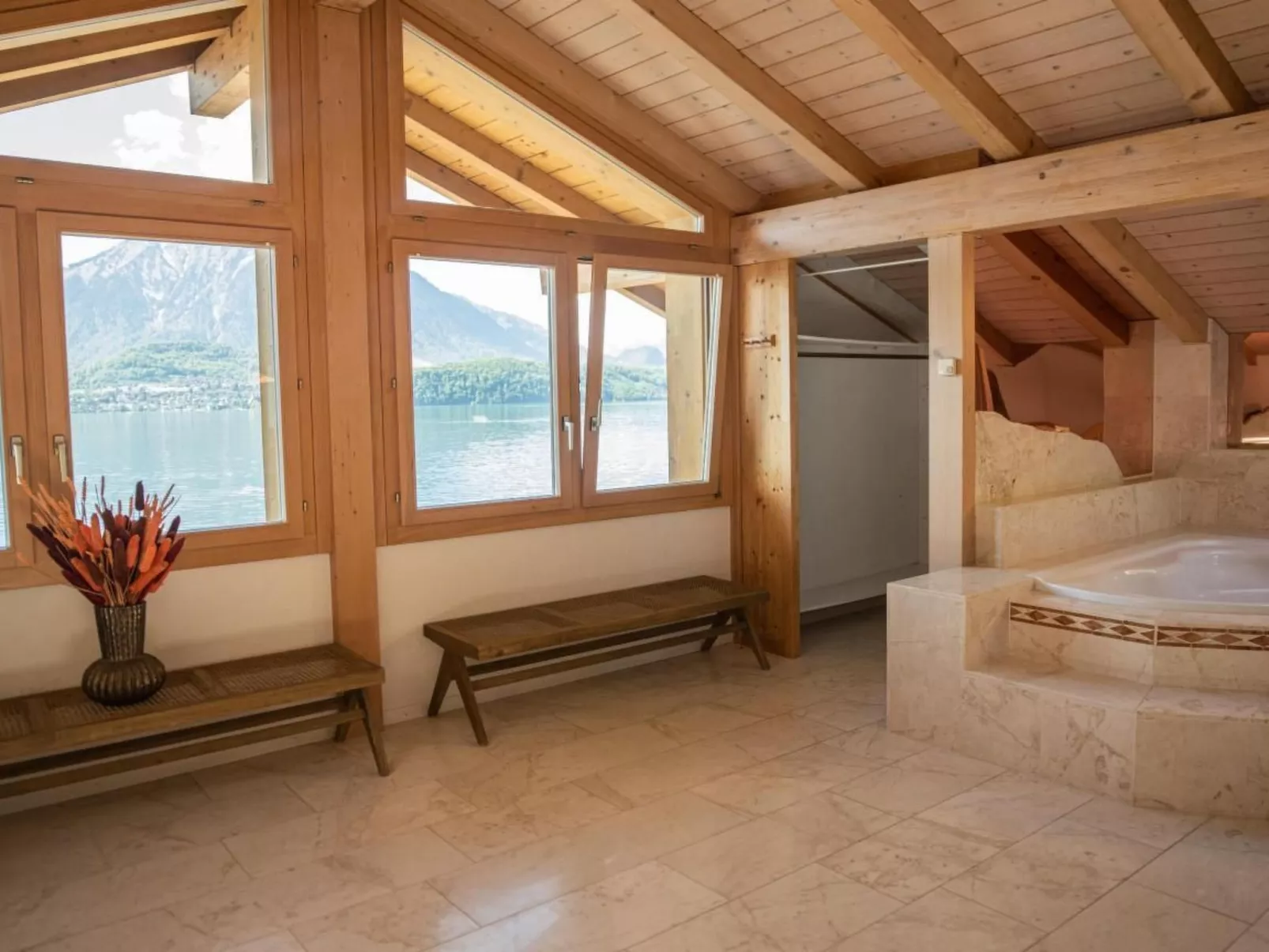 Chalet am See mit Panorama Aussicht-Dedans