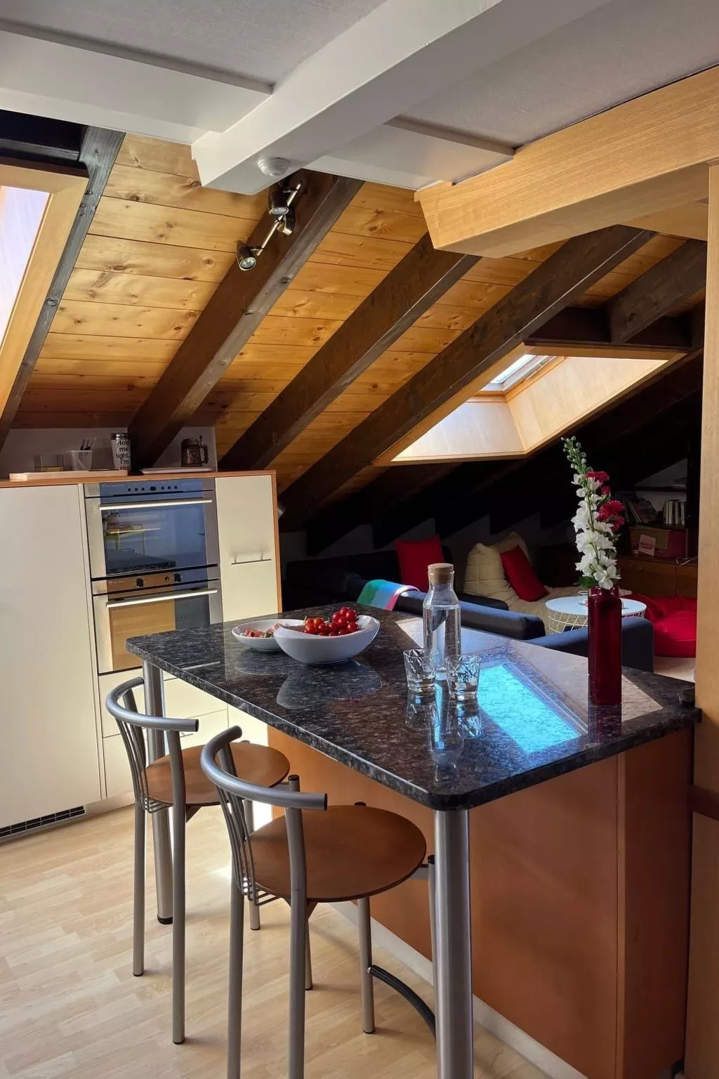 Helle und moderne Dachwohnung-Image-tags.info