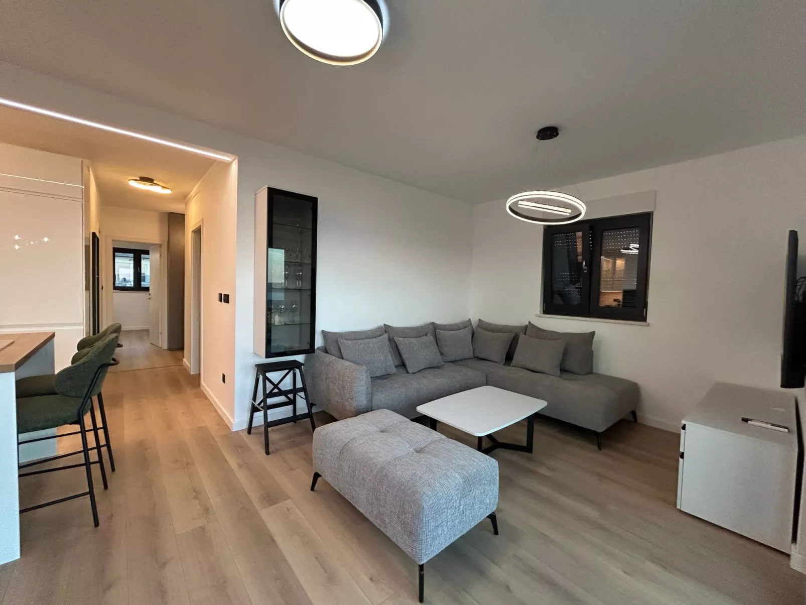 "Magnificent Lux View"-Inside